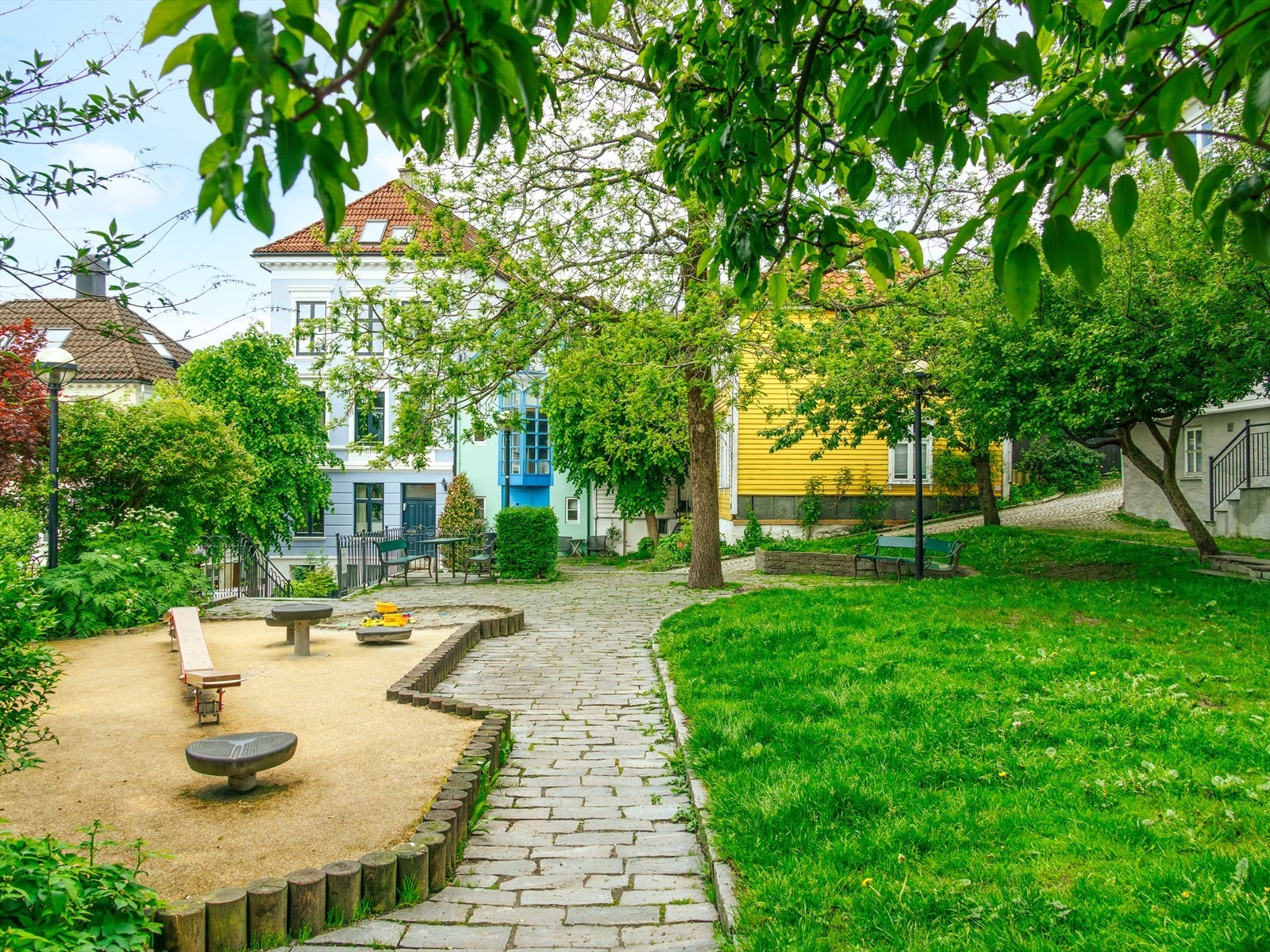 En kort spasertur tar deg til flere av Bergens populære byparker og grønne lunger, hvor man kan nyte rolige omgivelser midt i byen. Galleribilde
