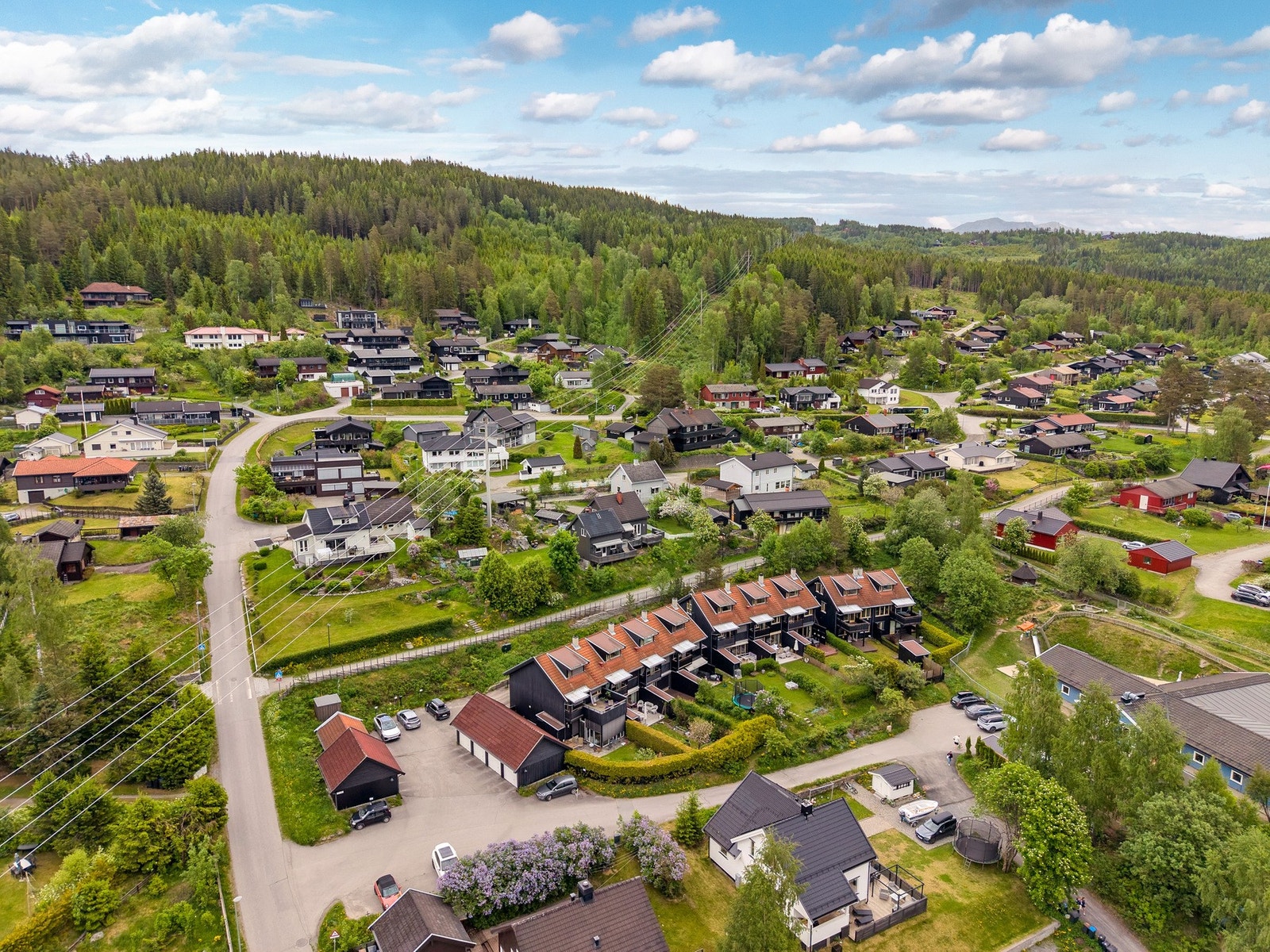 Sameiet Nybuvegen 41-45 - med nærhet til marka er dette et perfekt utgangspunkt for trenings- og turopplevelser. Galleribilde