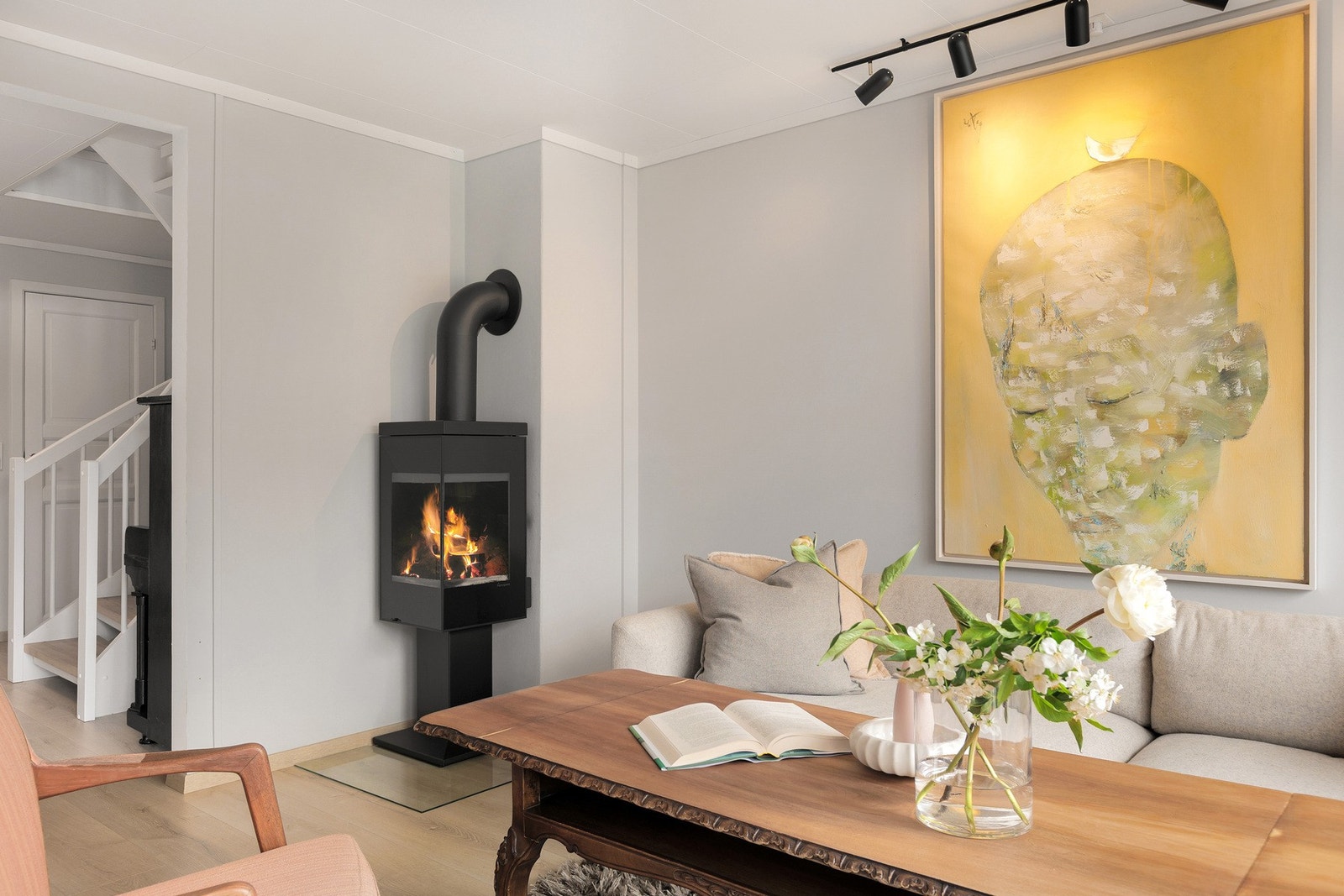 Vedovn som skaper lun stemning og tilfører både varme og hygge til oppholdsrommet. Galleribilde
