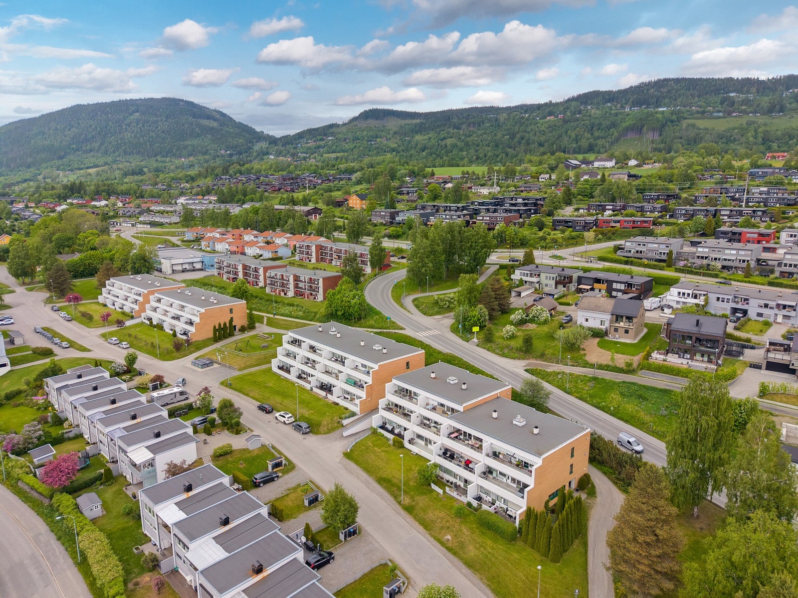 Attraktiv beliggenhet i etablert og familievennlig boligområde på Lillehammer. Galleribilde