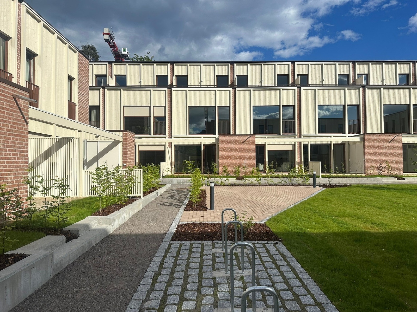 Gårdsrom mot fasade Galleribilde