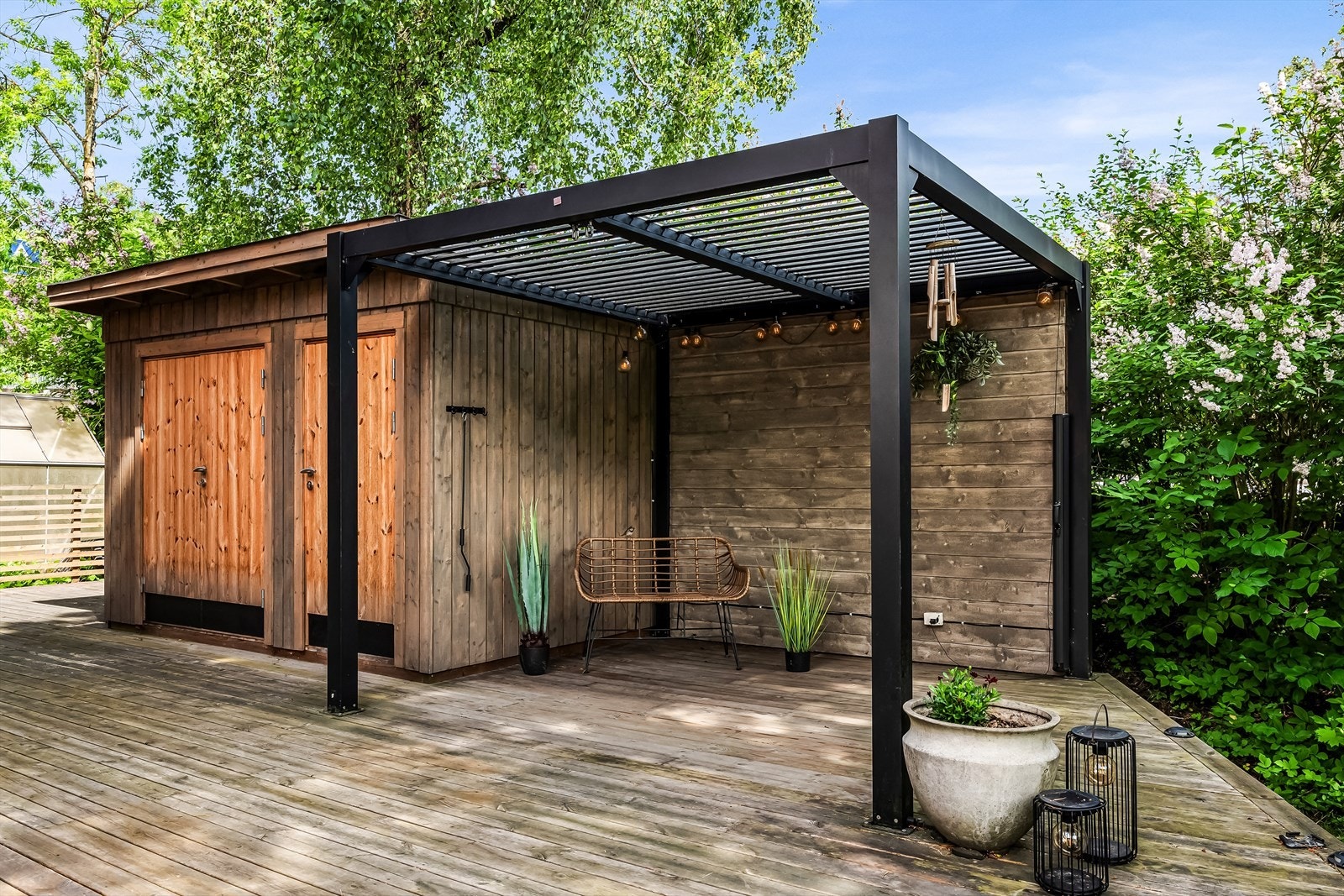 Hagabra tenBod og pergola er ikke byggemedlt/godkjent. Galleribilde
