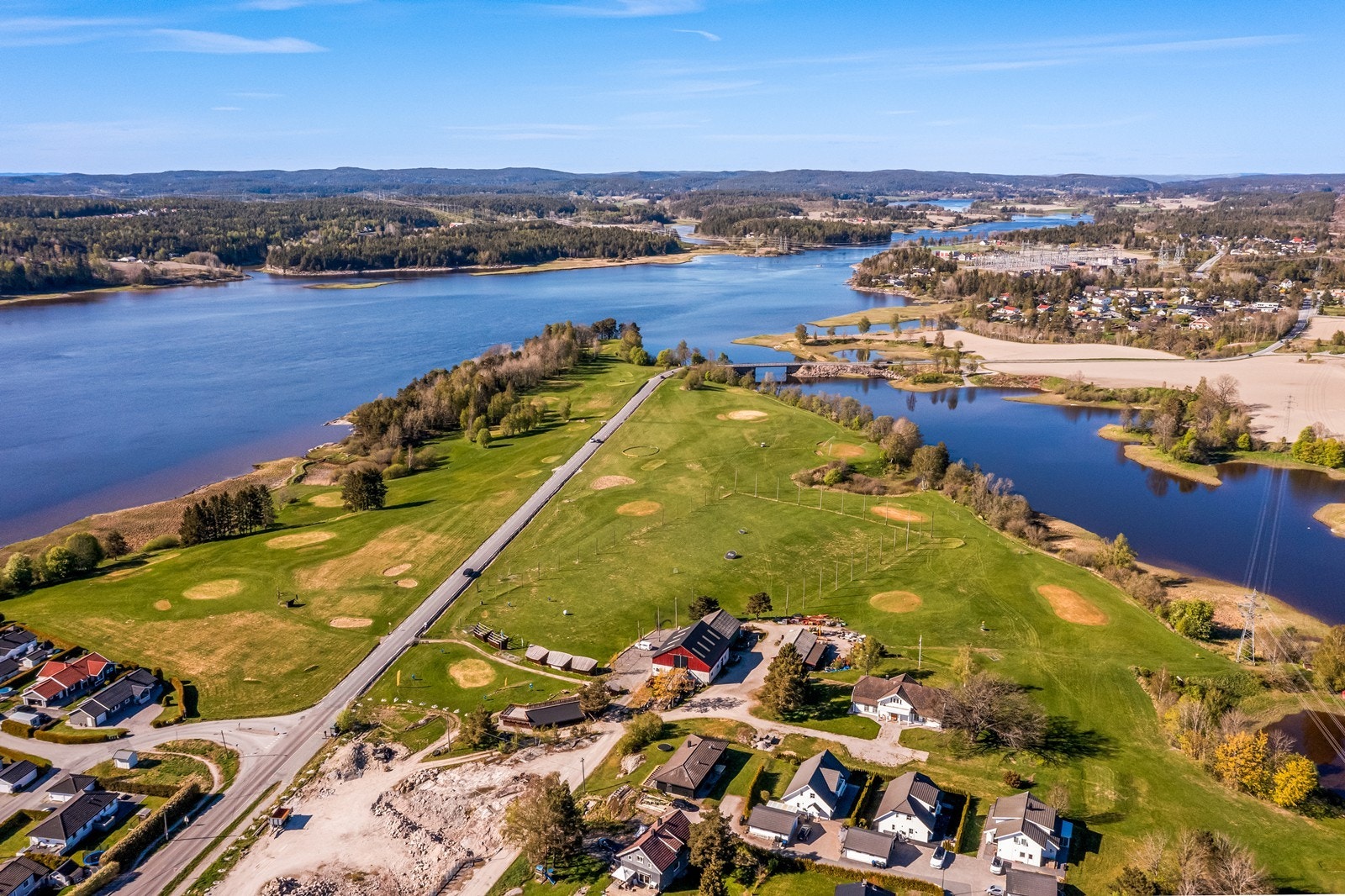 Nærområdet byr på gode rekreasjonsmuligheter og vakker utsikt over elveområdet. Galleribilde