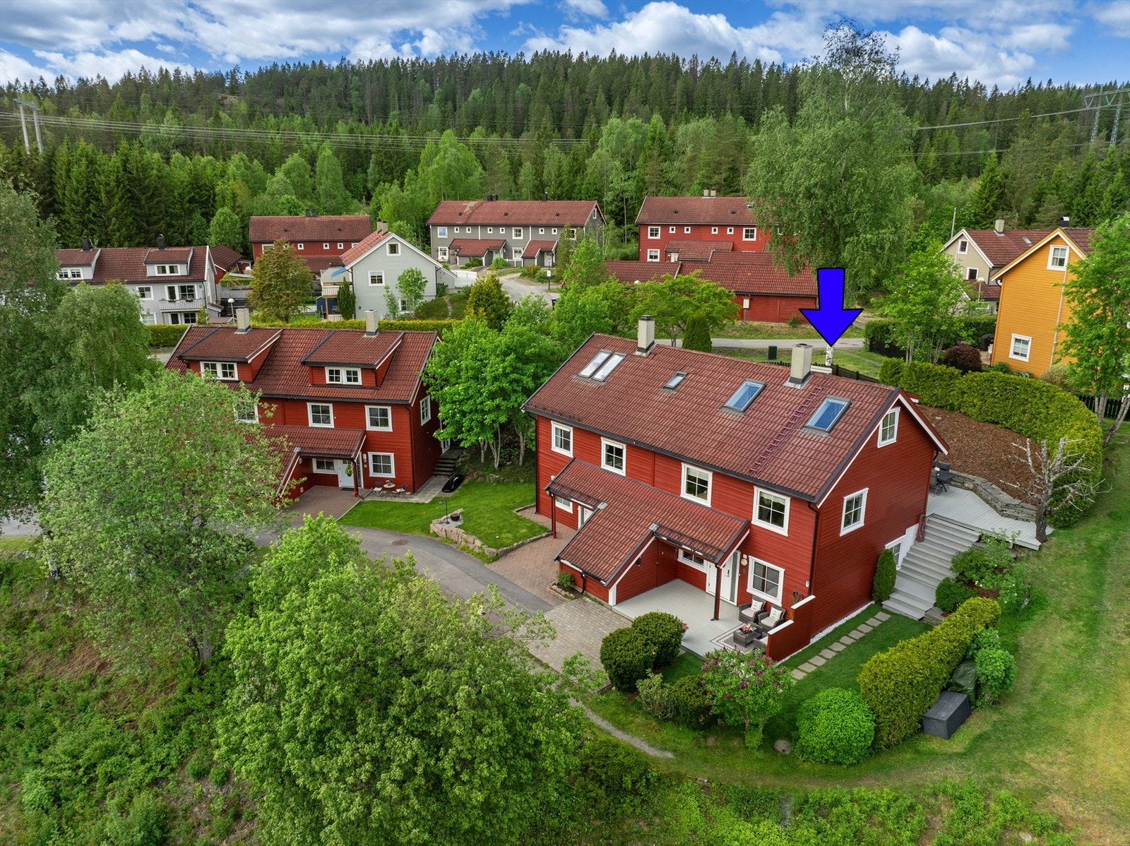 Her kan nyte solen gjennom hele dagen - på baksiden har du sol til 20:30/21 på sommeren. Galleribilde