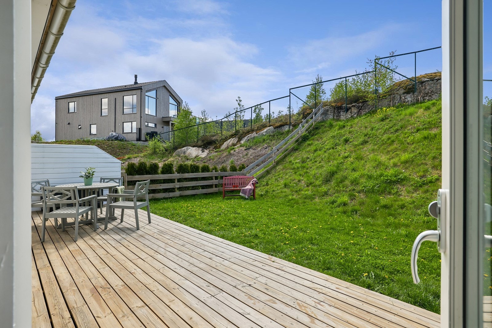 En solrik og hyggelig uteplass! Galleribilde