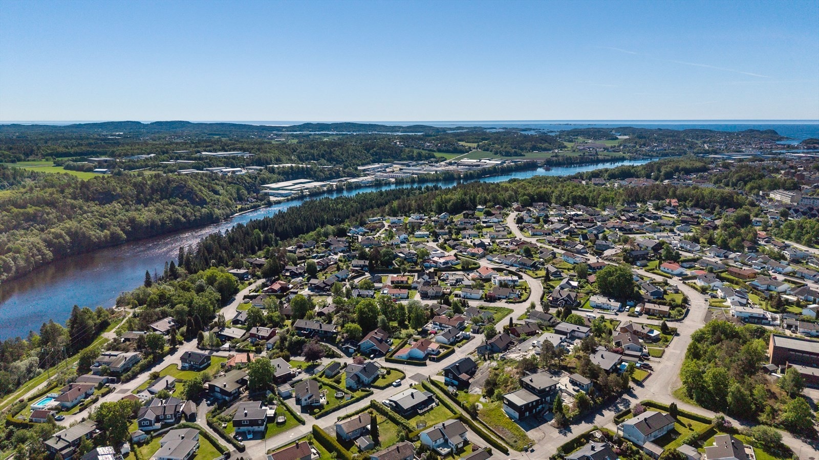 Fra området er det enkel tilgang til Larvik sentrum og kysten. Galleribilde