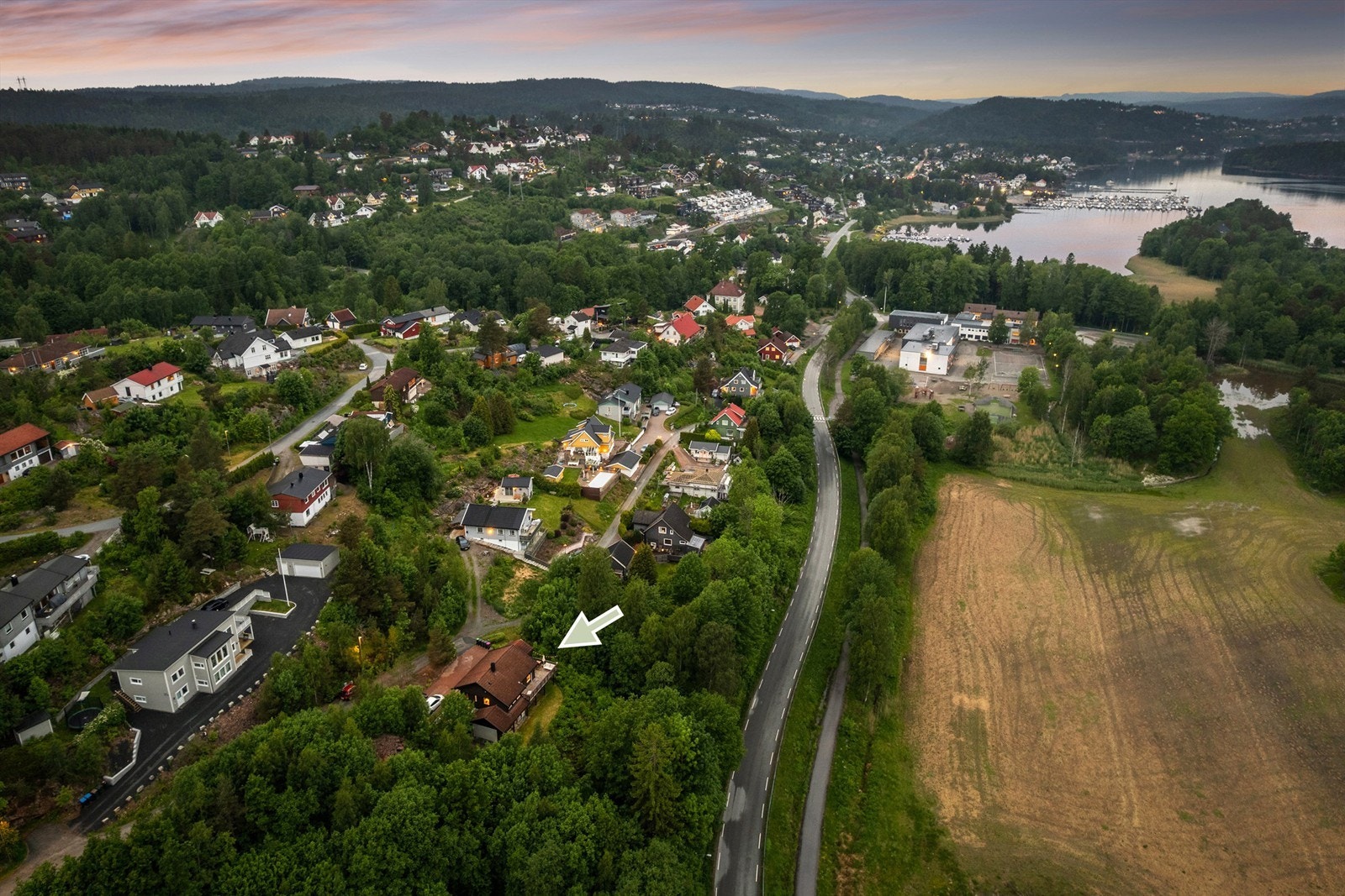 Kort vei til Sætre sentrum og Oslofjorden Galleribilde