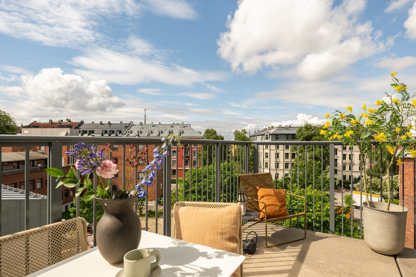 Beliggenheten mot sydvest sørger for meget gode solforhold! Galleribilde