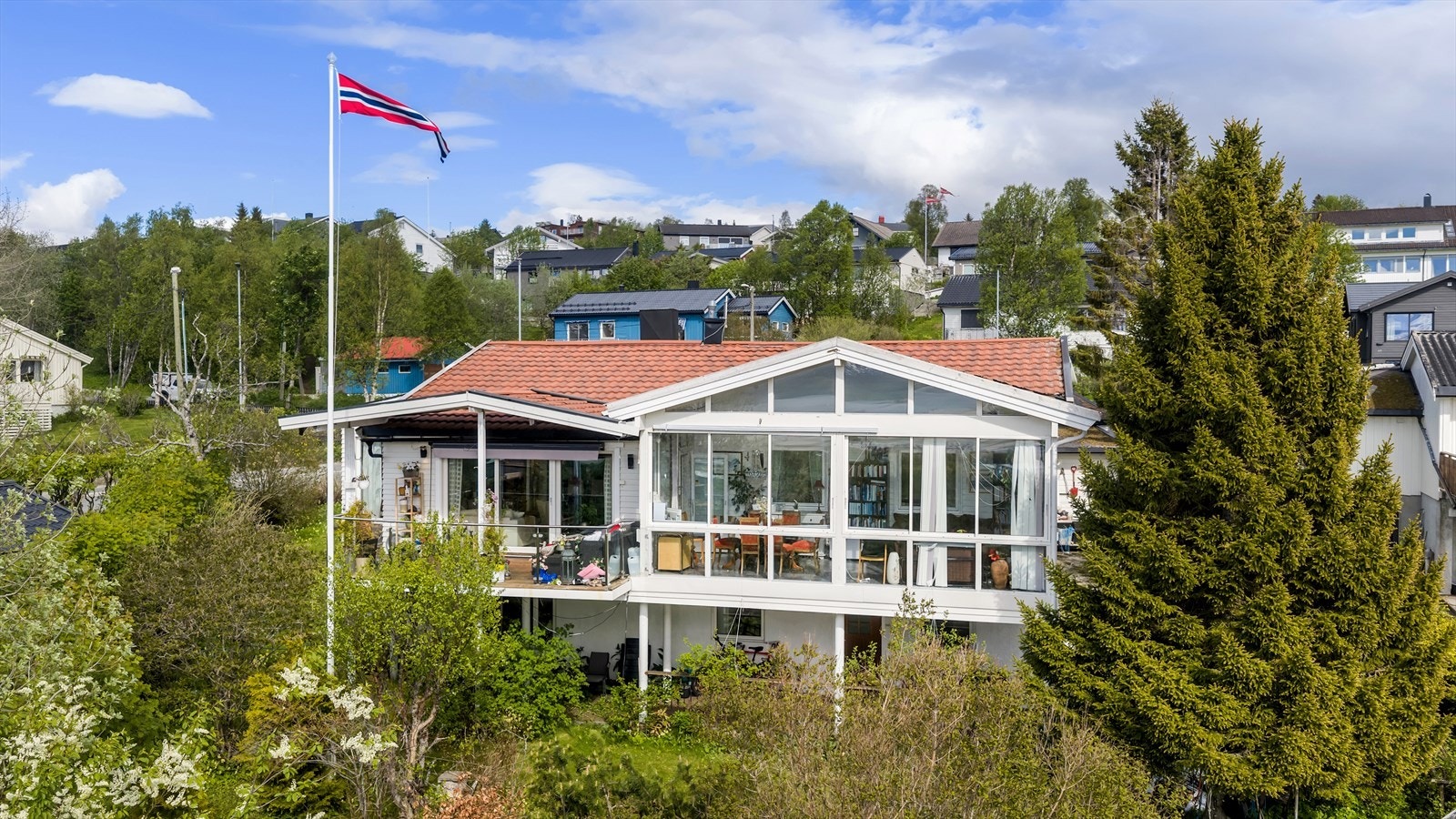 Velkommen til Radarvegen 1 - Presentert av Garanti Eiendomsmegling v/ Kjetil Rusten. Galleribilde