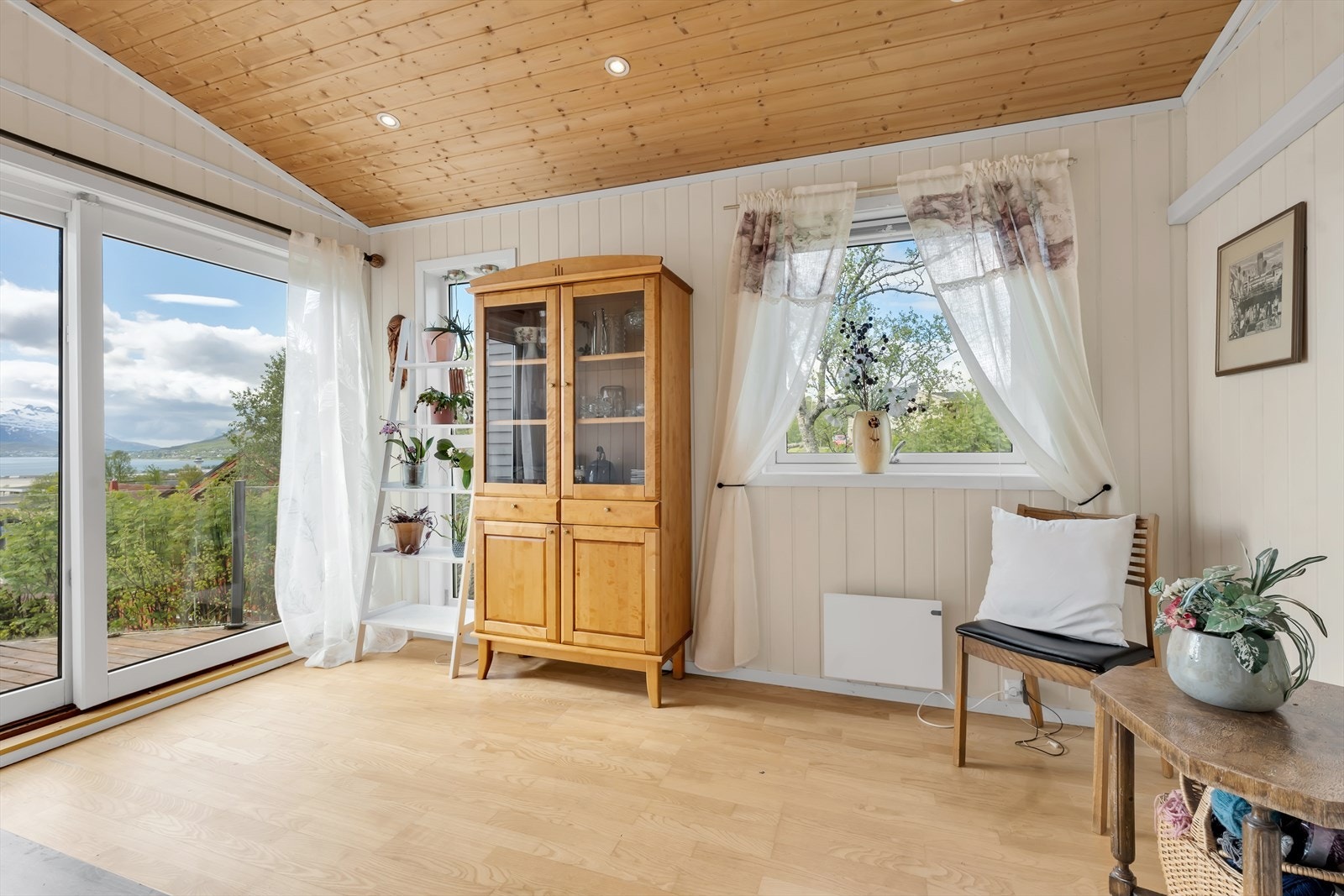 Stue 2 på samme plan, har også direkte adkomst til balkongen. Galleribilde