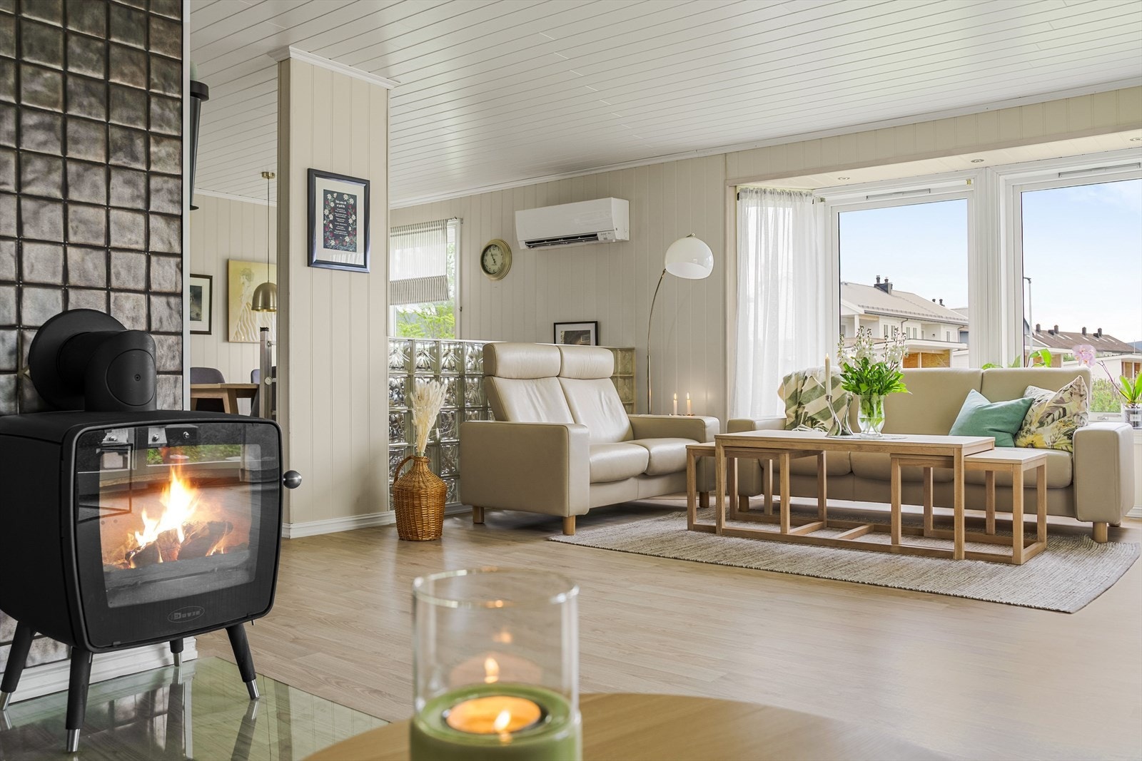 Det er også installert luft til luft varmepumpe i 2018, som er vurdert til TG1 av takstmann. Denne bidrar til energibesparende oppvarming av boligen. Galleribilde