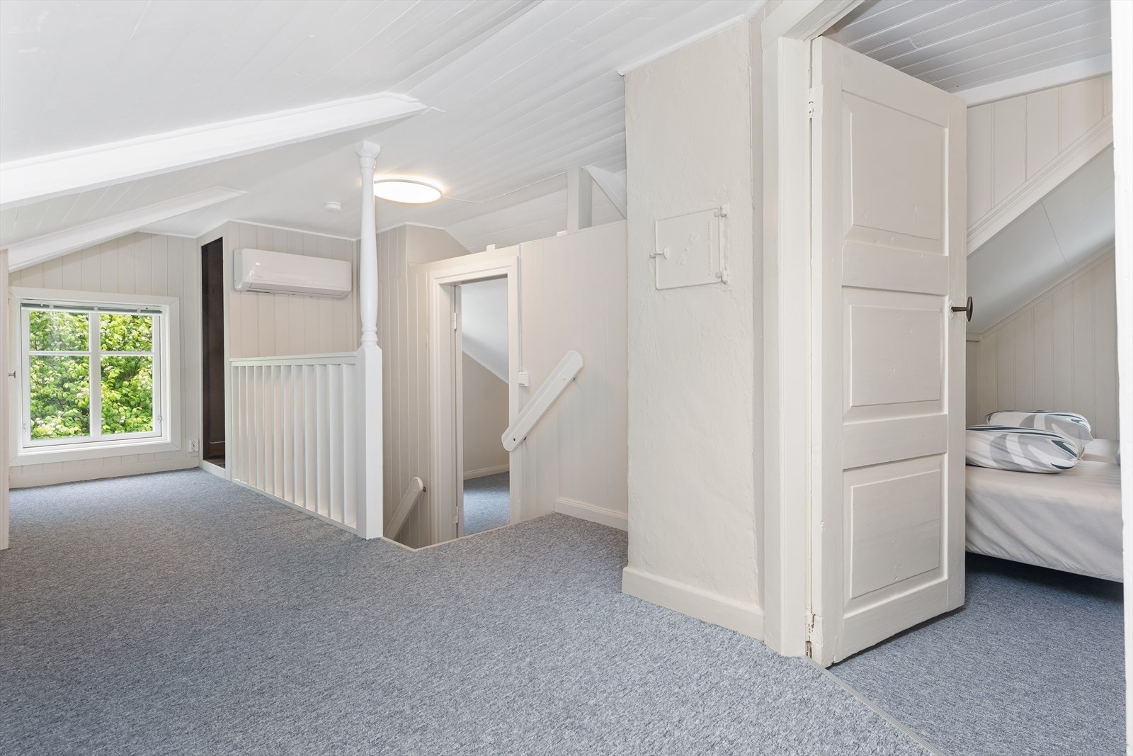 Loftsetasjen har en ny varmepumpe fra 2023 som sikrer jevn temperatur. Galleribilde