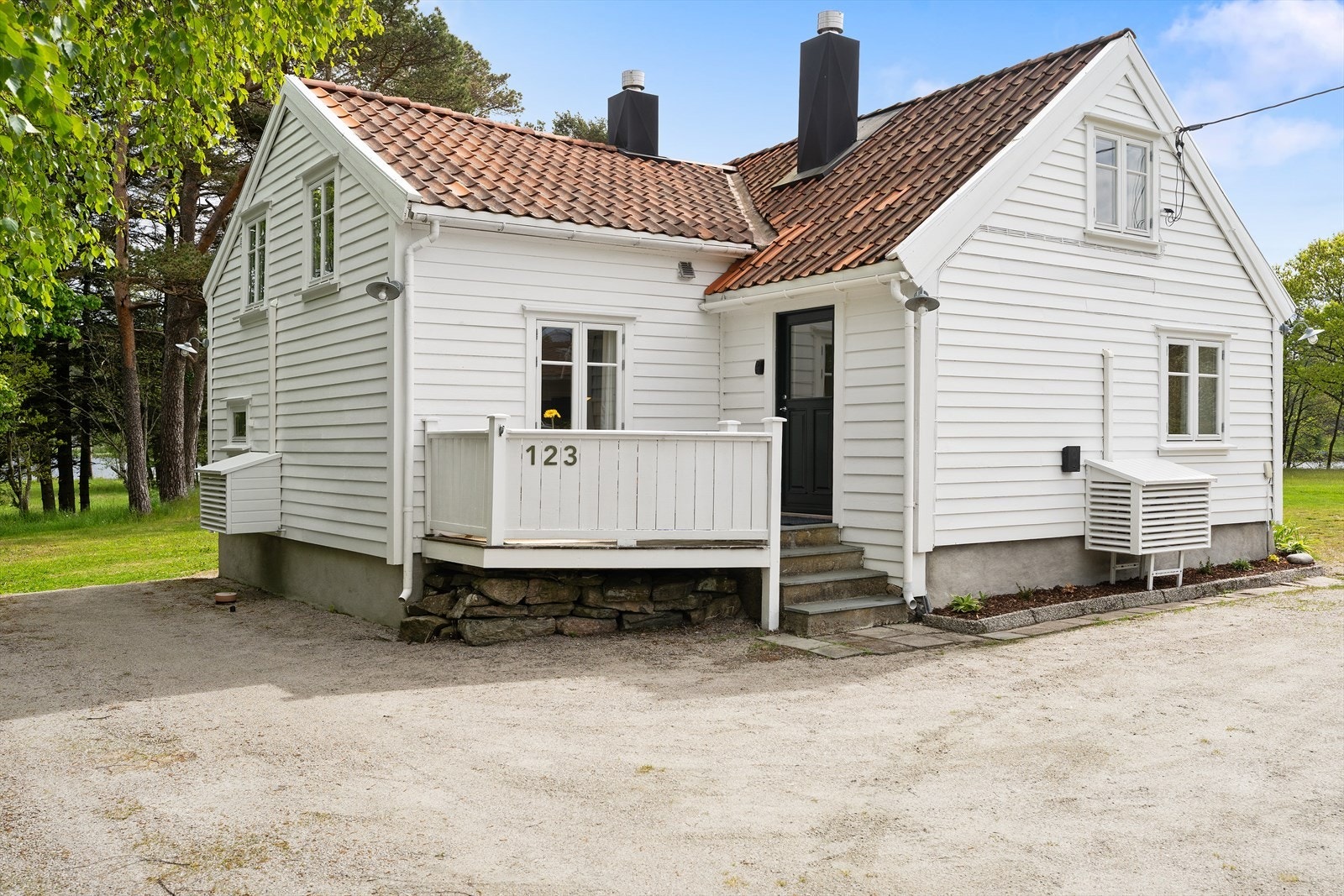 Velkommen til denne sjarmerende eneboligen på Buøya! Galleribilde
