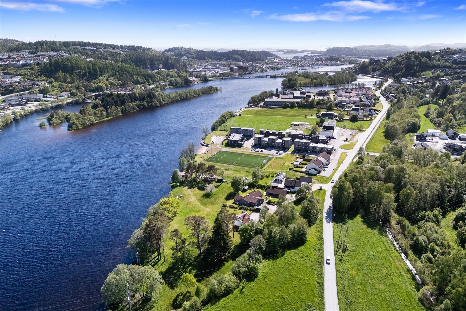 Dronefoto som viser nærheten til Mandal sentrum. Galleribilde
