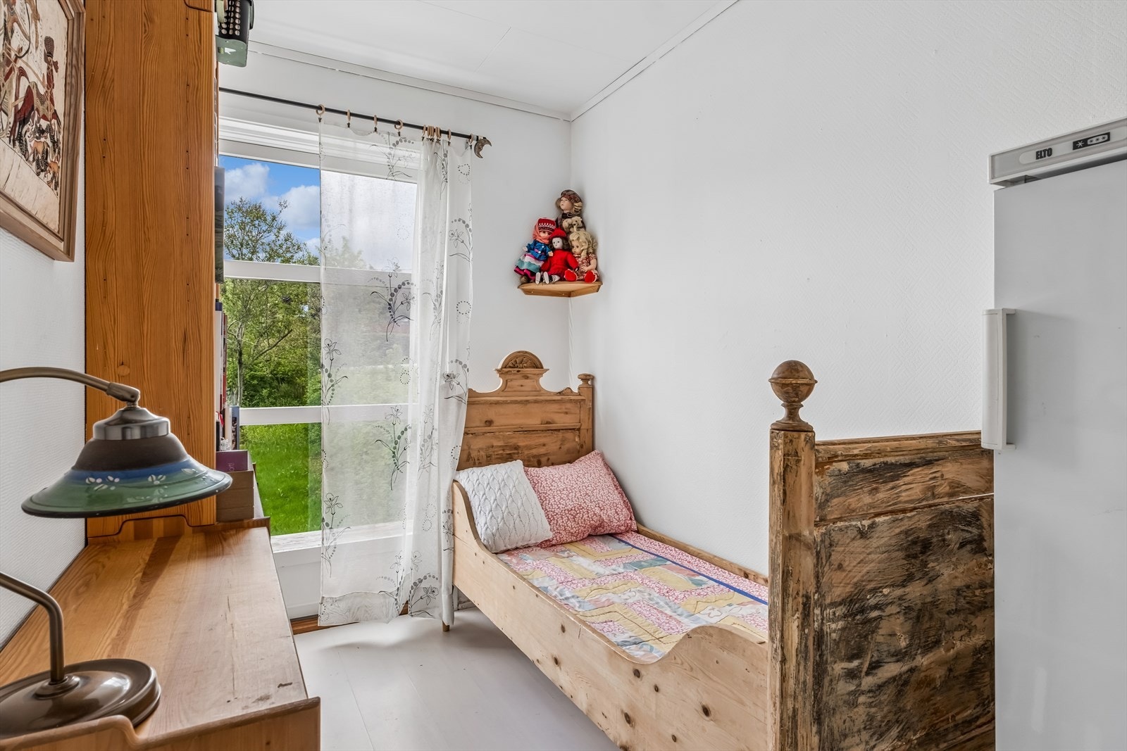 Disponibelt rom med utgang til hage. Galleribilde