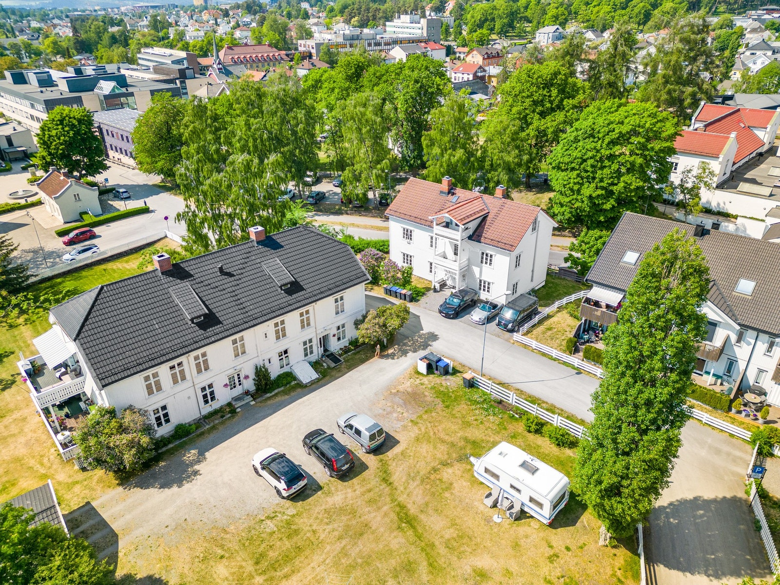 Dette er en leilighet med svært sentral beliggenhet kun et steinkast fra Høgskolen - perfekt for studenter, førstegangskjøpere eller pendlere. Galleribilde