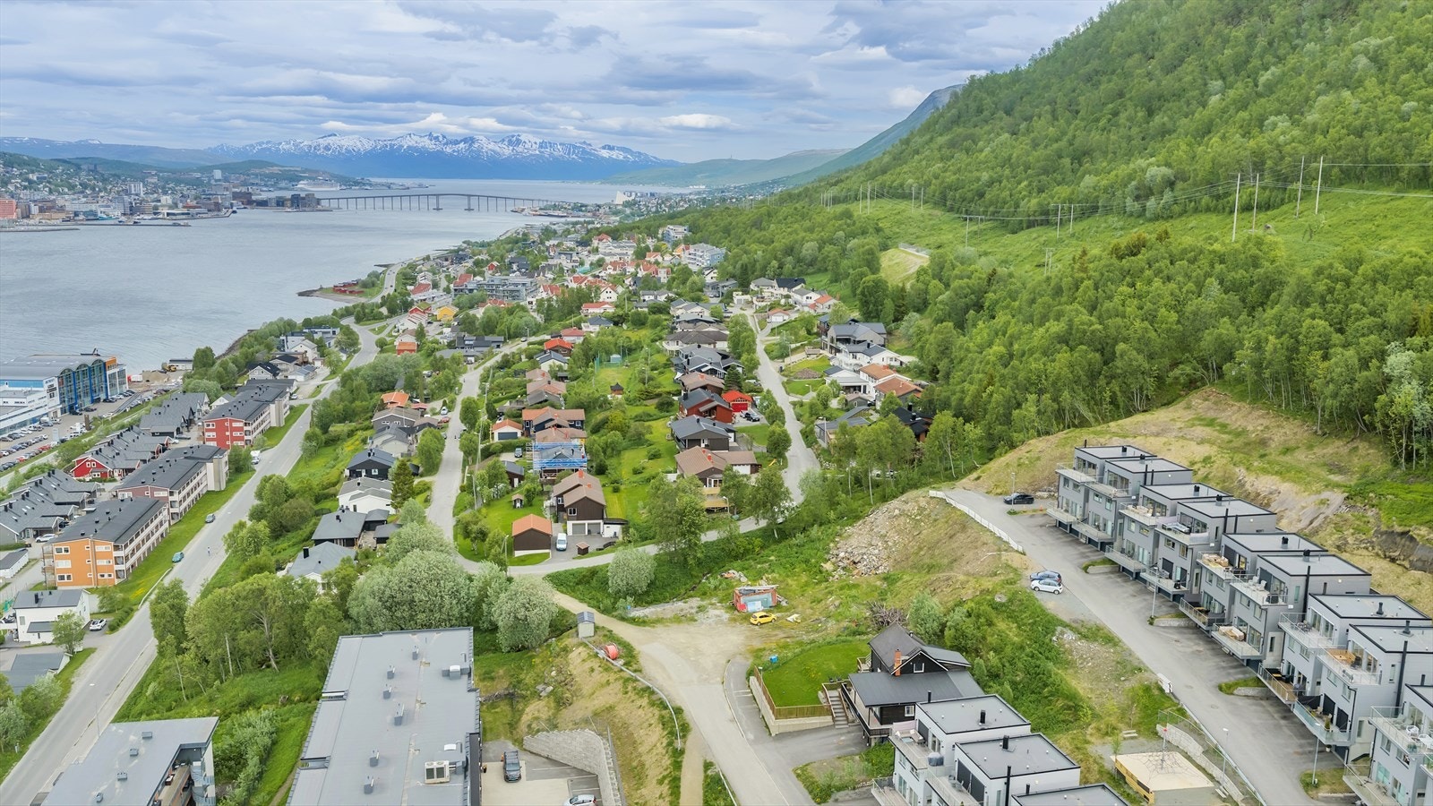 Amfi Pyramiden og butikk ligger bare ca 2 km gange fra boligen Galleribilde