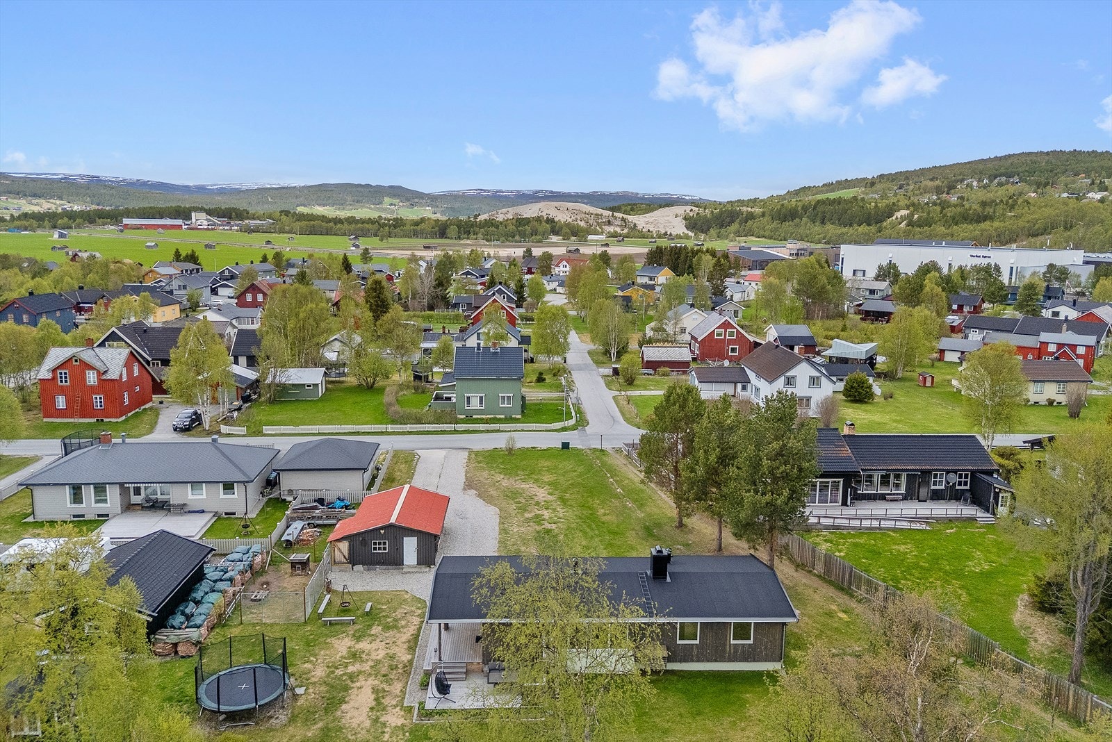 Attraktiv beliggenhet med nærhet til Røros sentrum, Verket og skoler. Galleribilde