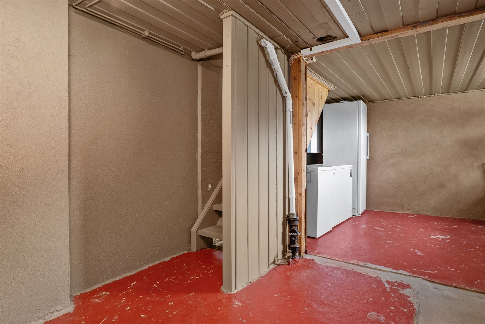 God lagringsplass i kjelleren. Galleribilde