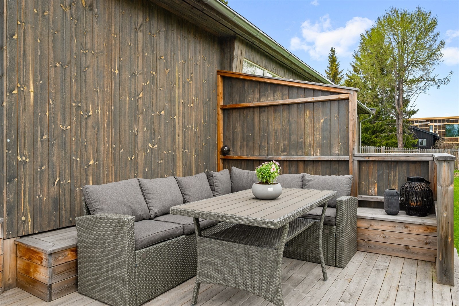 Terrasse med god plass til utemøbler. Galleribilde
