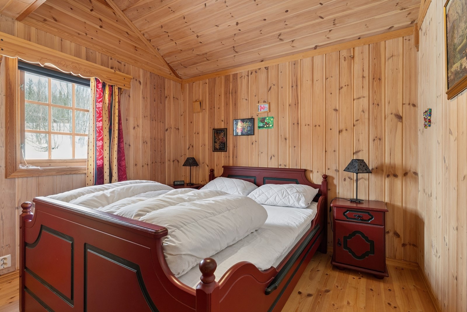 Hovedsoverommet med plass til dobbeltseng. Galleribilde