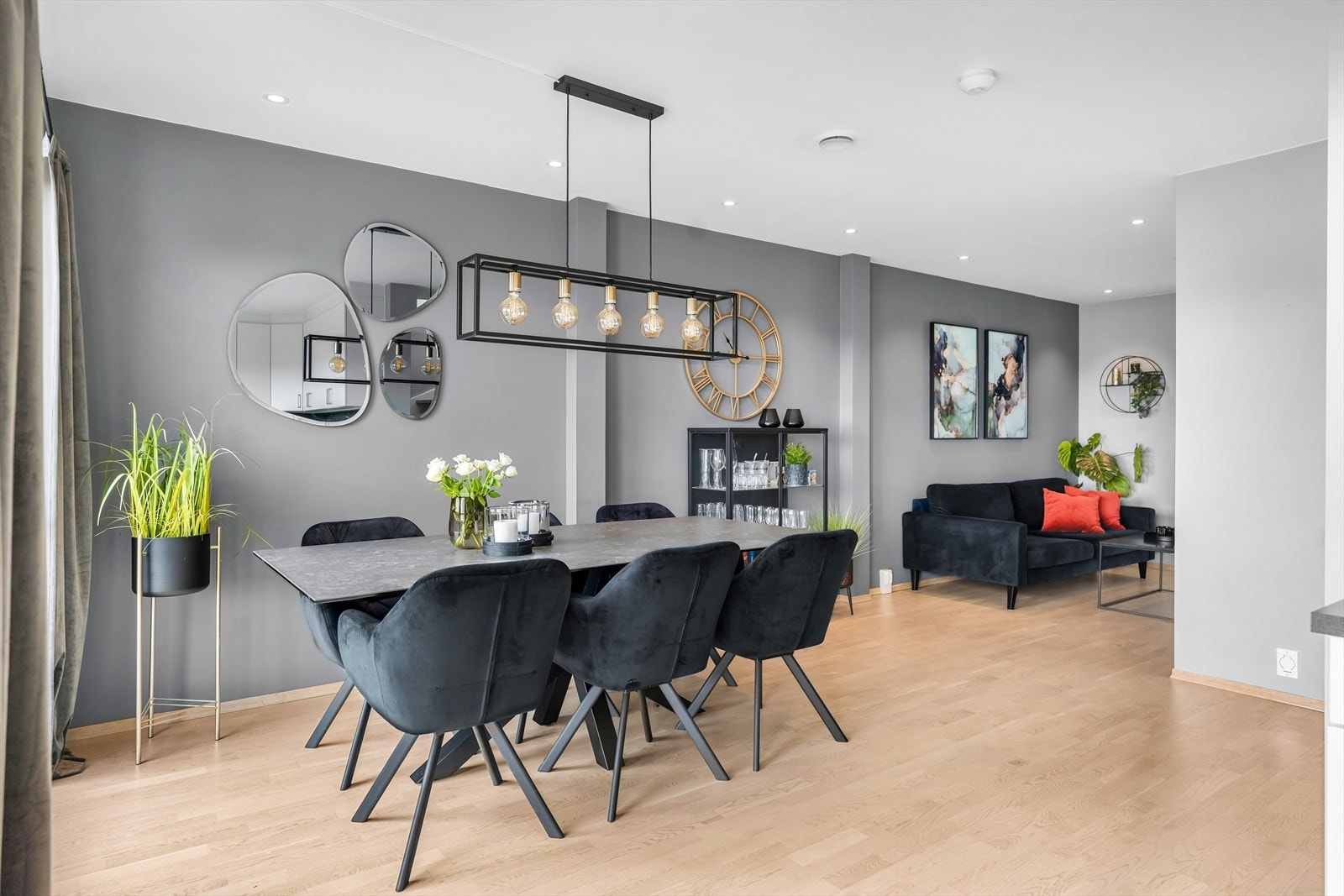 I tillegg er det plass til sofa og tv-møbel i den innerste kroken. Galleribilde