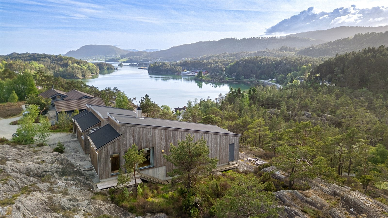 Fra eiendommen er det utsikt i alle himmelretninger Galleribilde