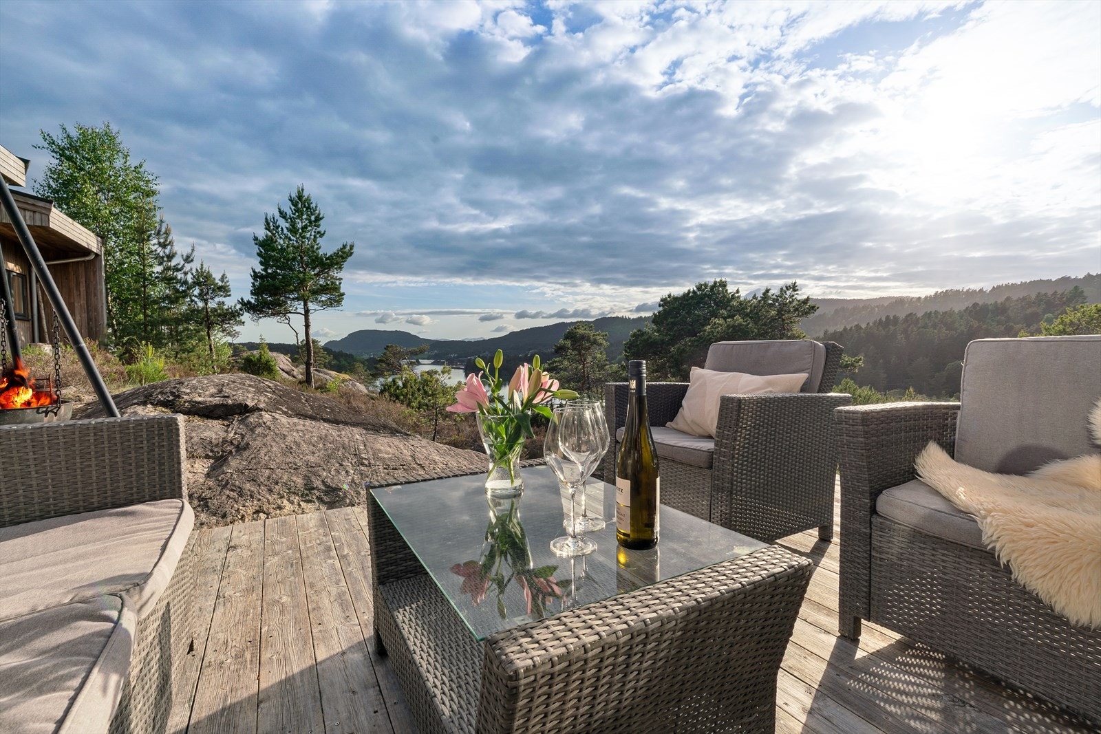 Terrasse på 45 m² med sjøutsikt og sol til sen kveld Galleribilde