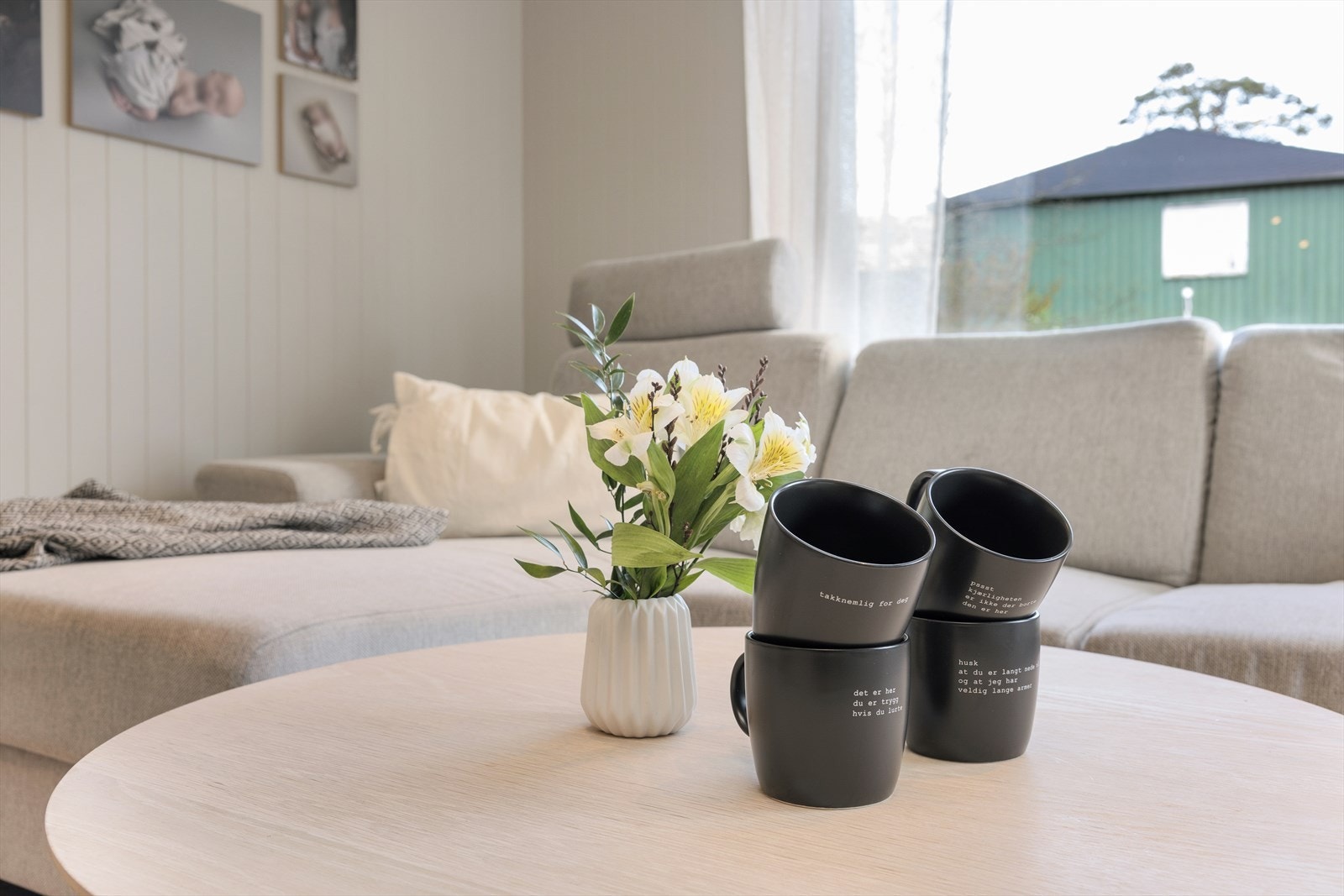 Detaljer som skaper en gjennomført og helhetlig stil i stuen. Galleribilde