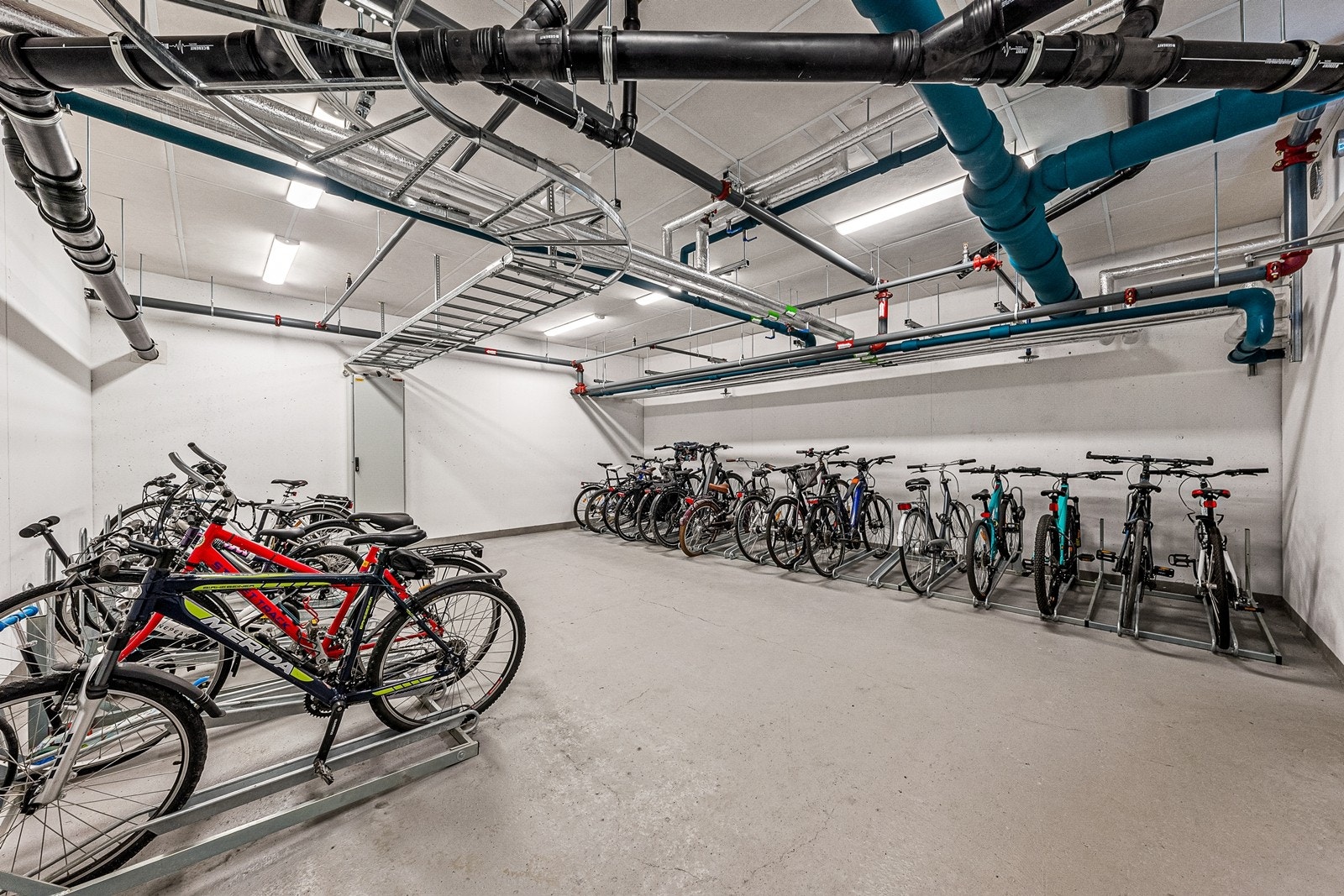 I felles garasjeanlegg er det oppstillingsplass for sykler. Galleribilde