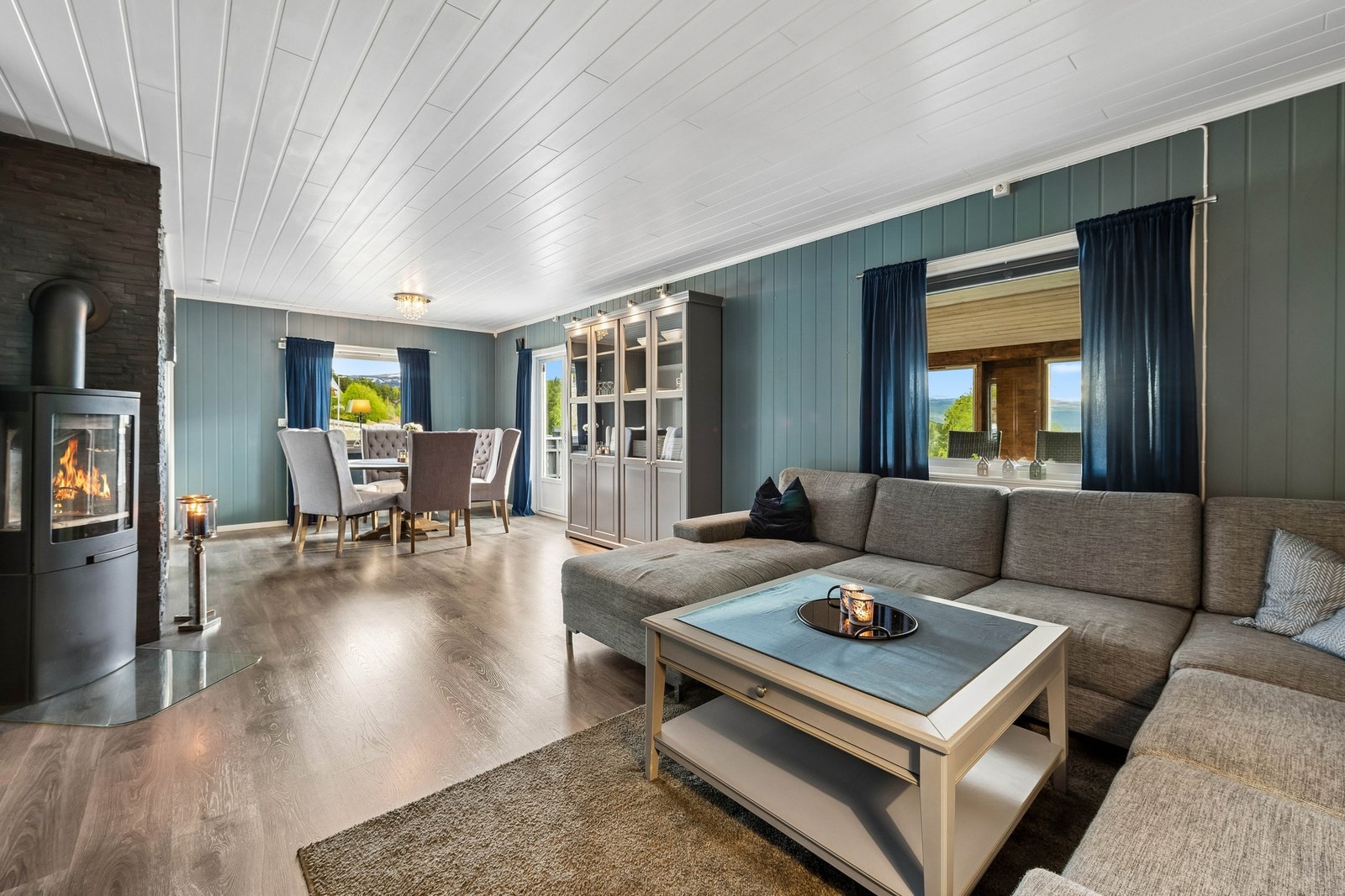 Stor stue med god plass til ønsket møblement. Galleribilde