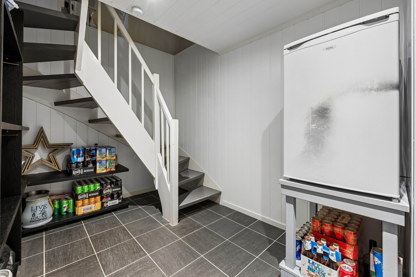 Gang/oppbevaring i kjeller. Galleribilde