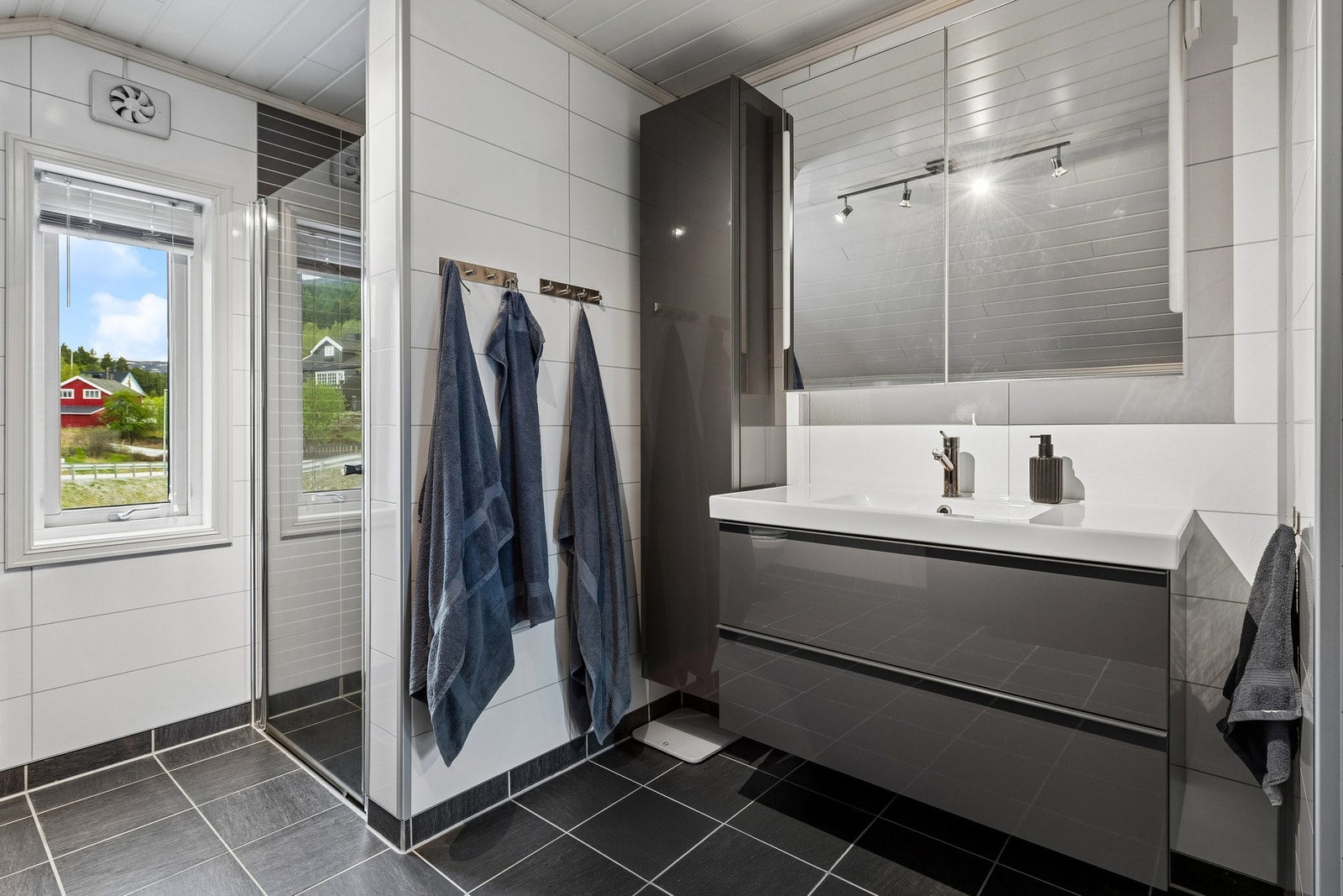 Badet har fått tilstandsgrad 1 (TG1) fra takstmann i tilstandsrapporten. Galleribilde