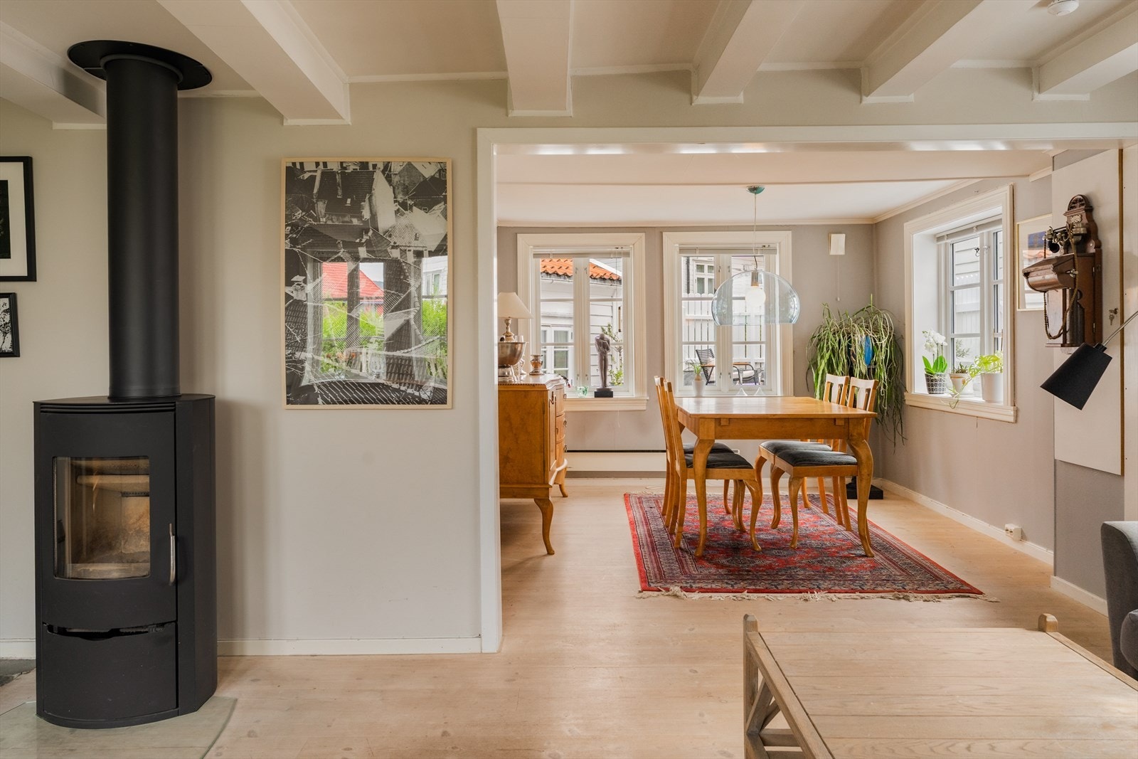 Her kombineres praktiske løsninger med gode oppholdsrom og moderne oppgraderinger. Galleribilde