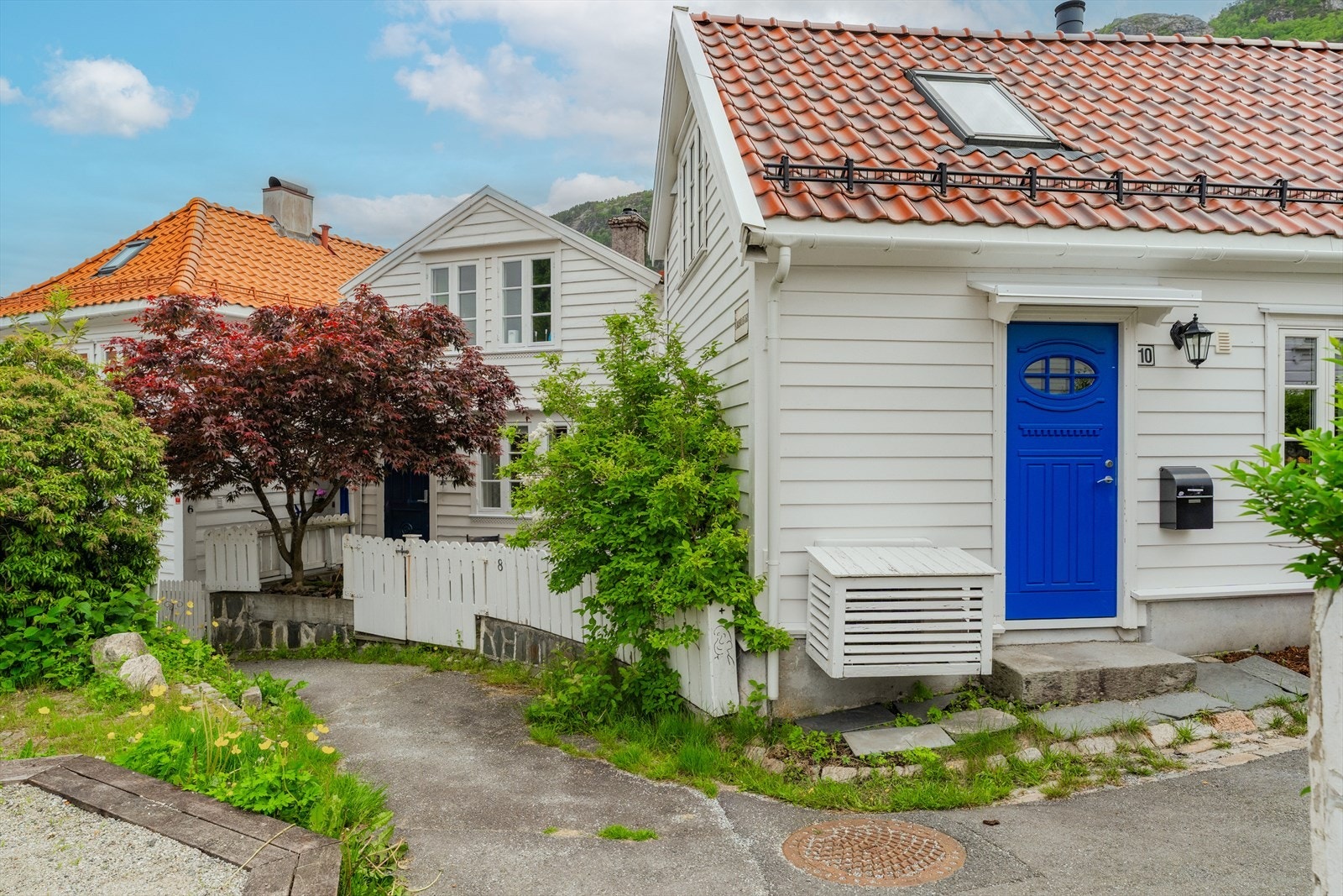 Eiendommen har en attraktiv og sentral beliggenhet i sjarmerende Sandviken - et av Bergens mest populære og historiske boligområder. Galleribilde