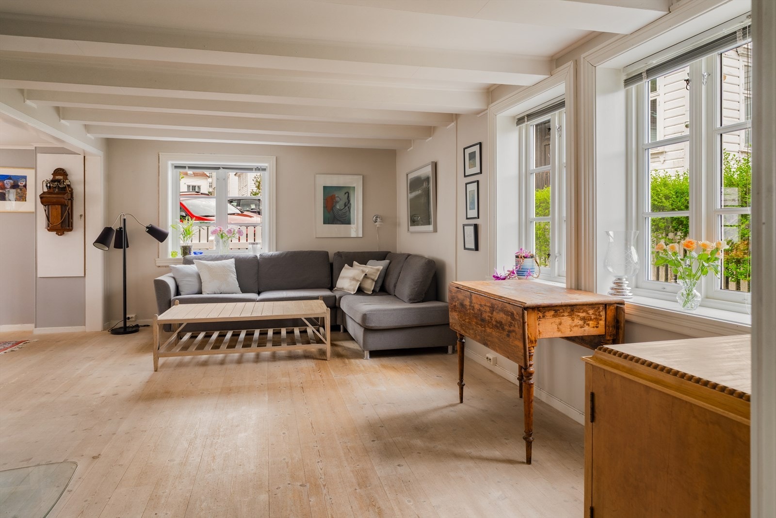 Det er lett å se for seg rolige kvelder i sofaen med tente lys og en god bok, like naturlig som hyggelige middager med venner og familie rundt spisebordet. Galleribilde
