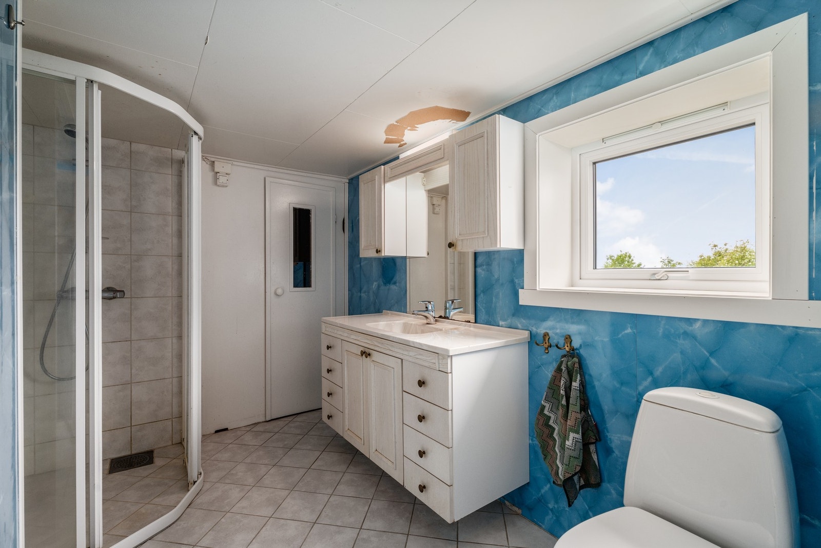Badet i undertasjen fungerer, men det er naturlig med oppgraderinger og oppussing innen en gitt periode. Galleribilde