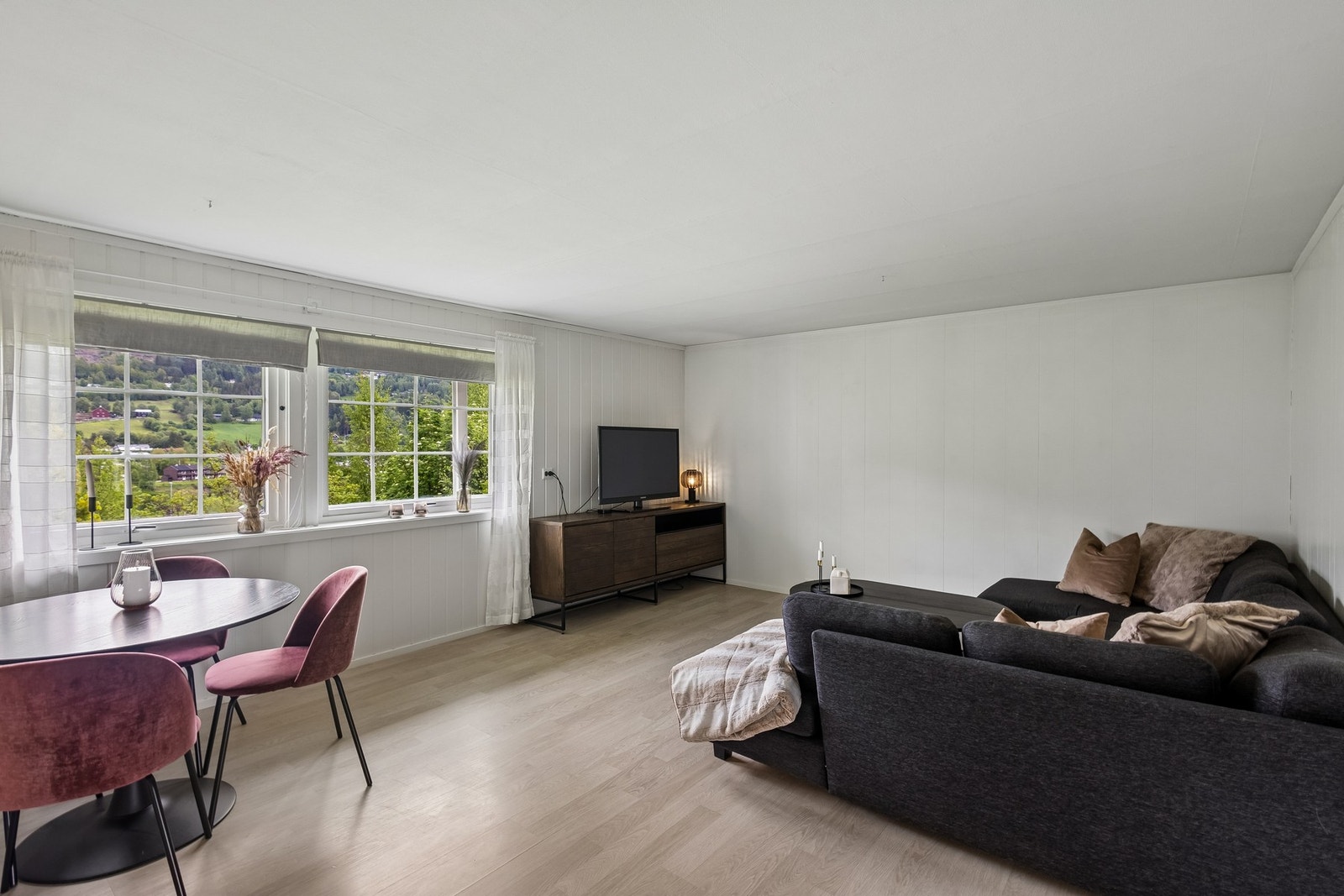 Lyse overflater. Galleribilde