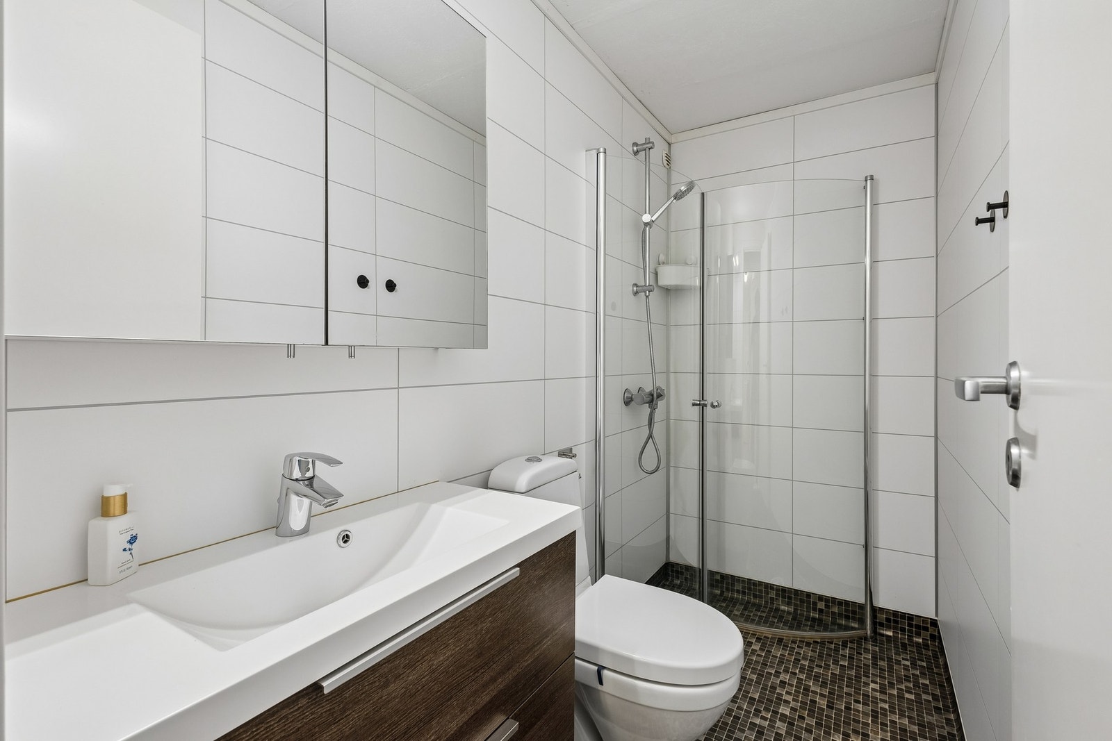 Badet i utleidelen. Galleribilde