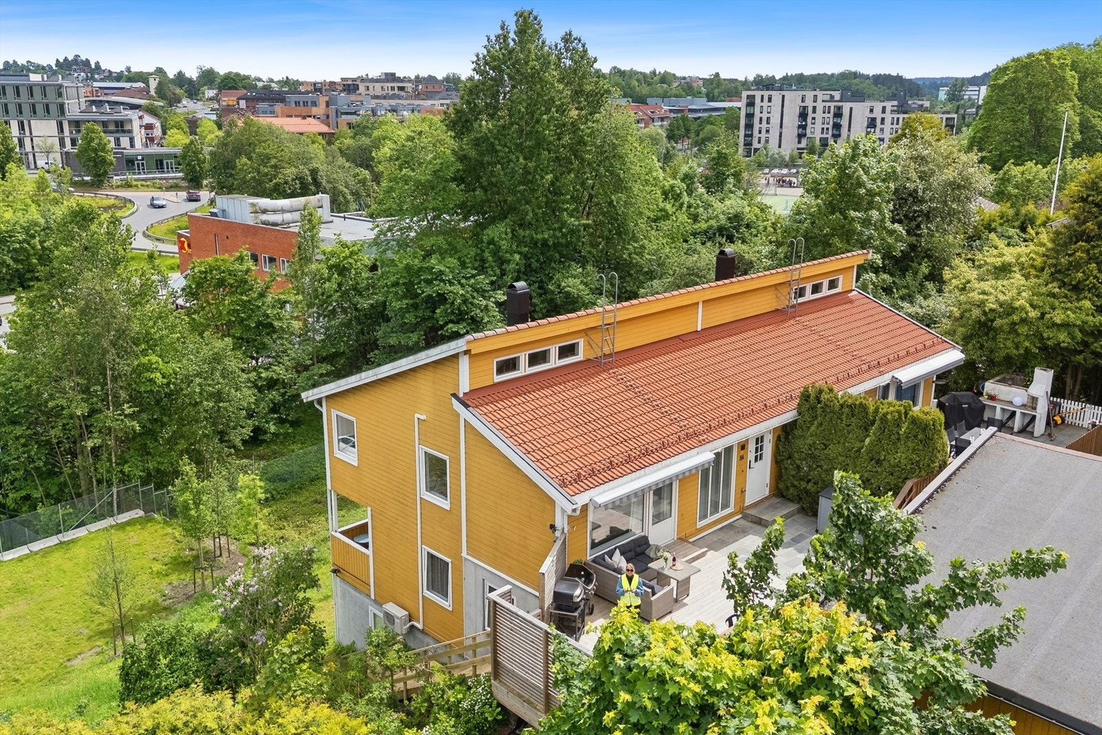 Velkommen til Askerbrubakken 8A- en solid og velholdt bolig med sentral beliggenhet. Galleribilde
