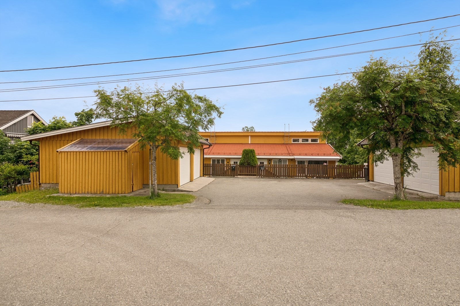 Felles innkjørsel med naboen Galleribilde