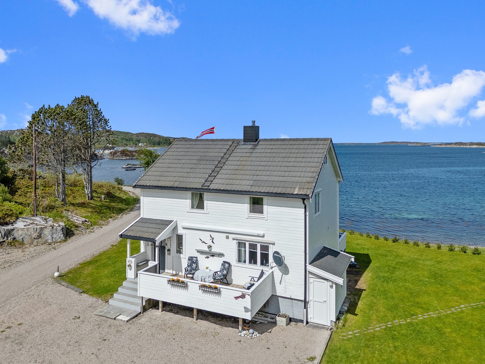 I 2004 ble det lagt nytt decra tak, takbeslag, pipebeslag og takrenner Galleribilde