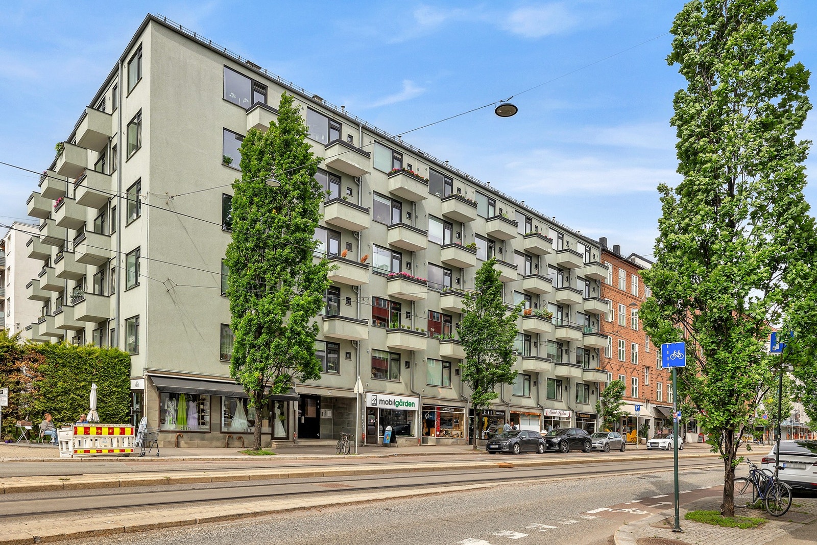 Her bor du med kort vei til kollektivtransport, butikker, kaféer, restauranter og alt av byens servicetilbud Galleribilde