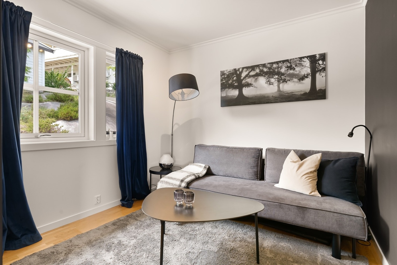Disponibelt rom i 1. etasje som kan benyttes som gjesterom, hjemmekontor eller en ekstra TV-stue. Galleribilde