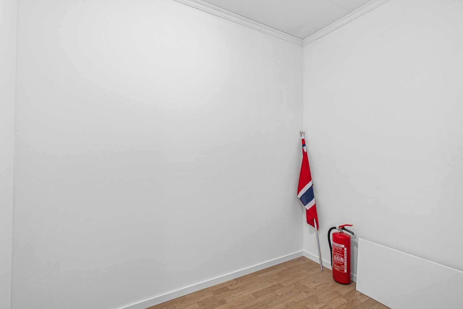 Det er en innvendig bod i boligen - perfekt for ekstra oppbevaring. Galleribilde