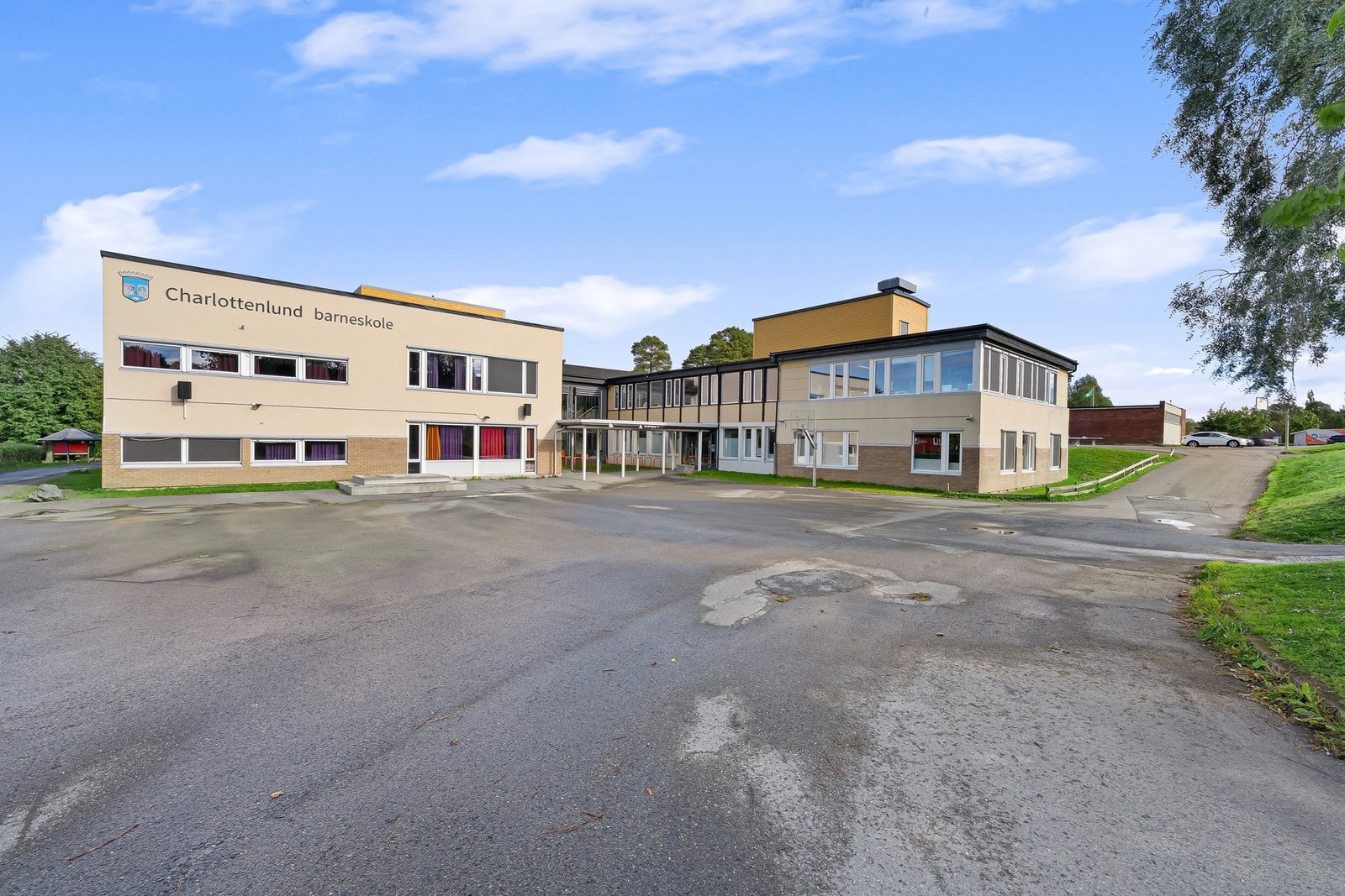 Videre finner du Charlottenlund barneskole og ungdomsskole i nærheten. Galleribilde
