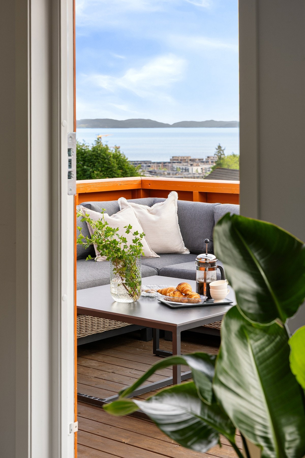 Detaljbilde. Unikt med utsikt fra Charlottenlund og helt ned til Grilstad Marina. Galleribilde