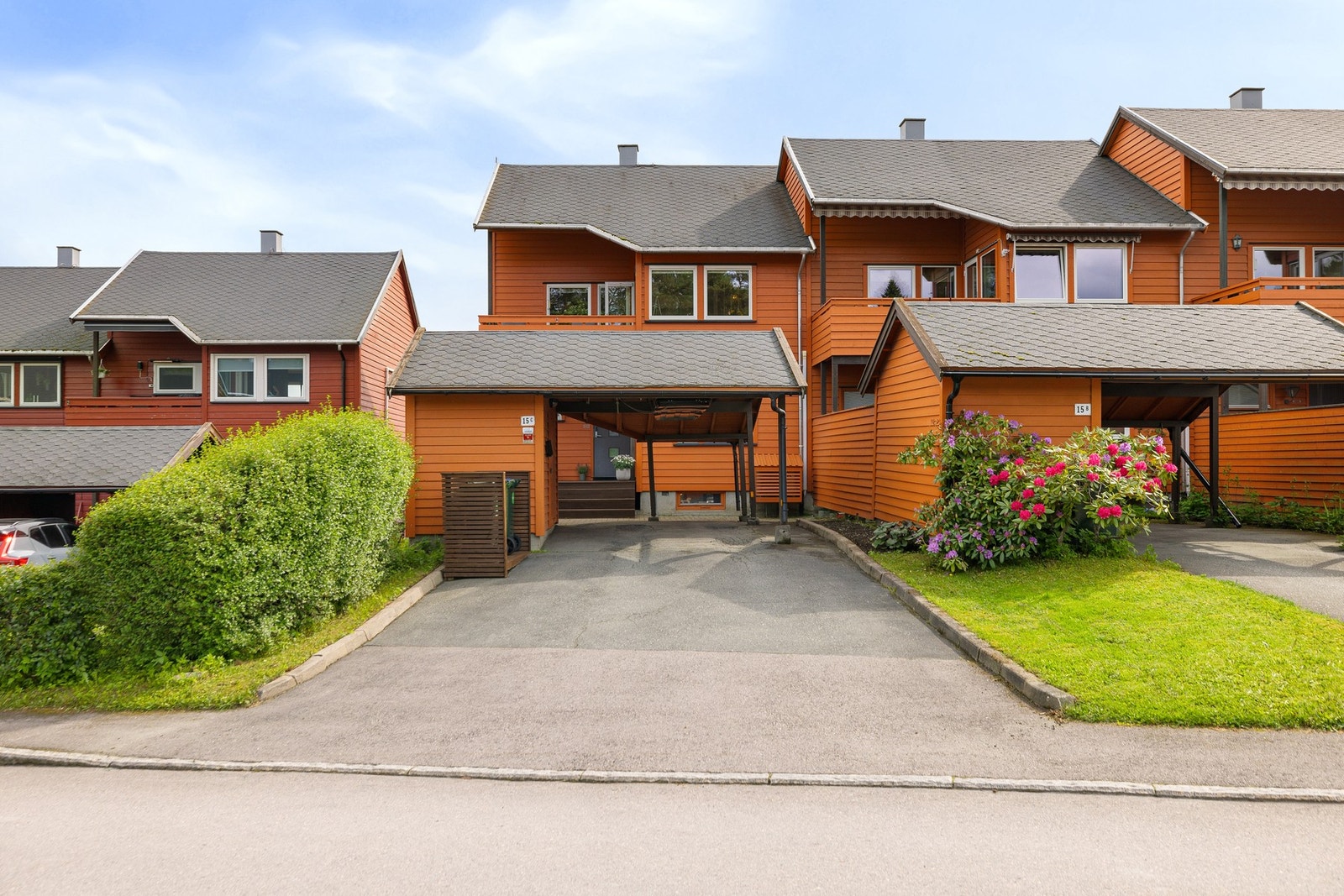 I carporten er det installert el-bil lader. Velkommen til en trivelig visning! Skulle ikke oppsatt visningstidspunkt passe? Ta kontakt på 941 60 434, så finner vi en løsning. Galleribilde