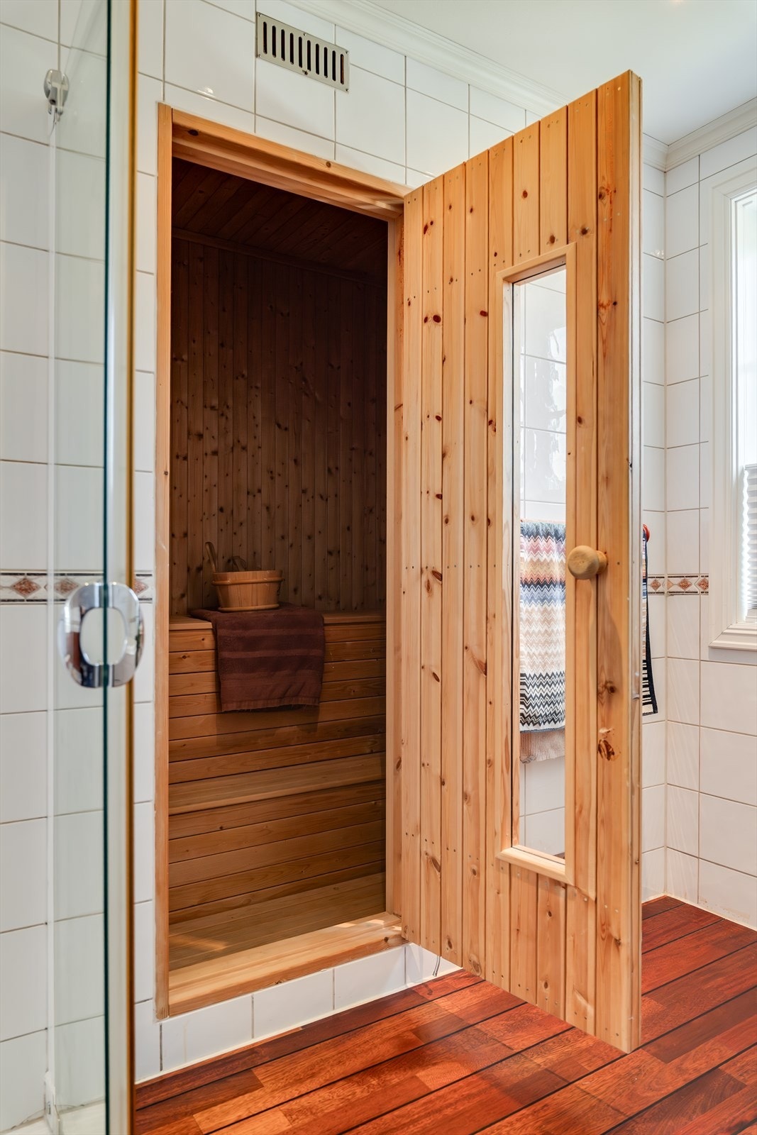 Sauna med badstueovn. Galleribilde