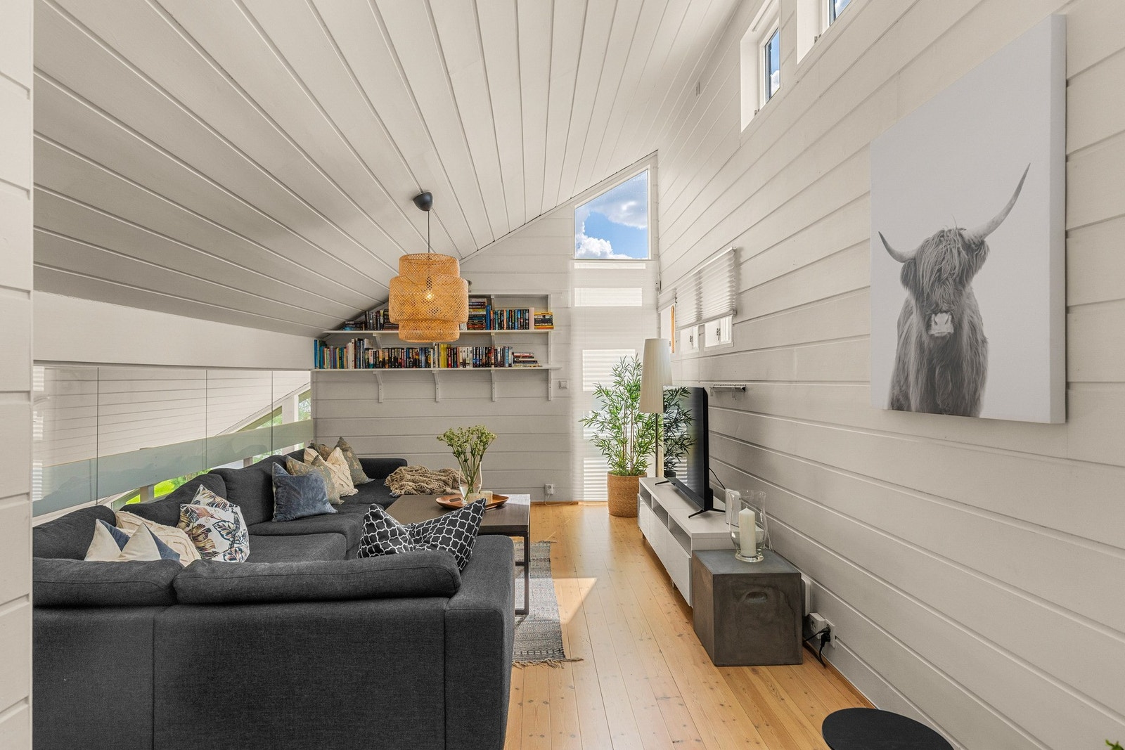 Lys og romslig loftstue - 18,3 kvm Galleribilde
